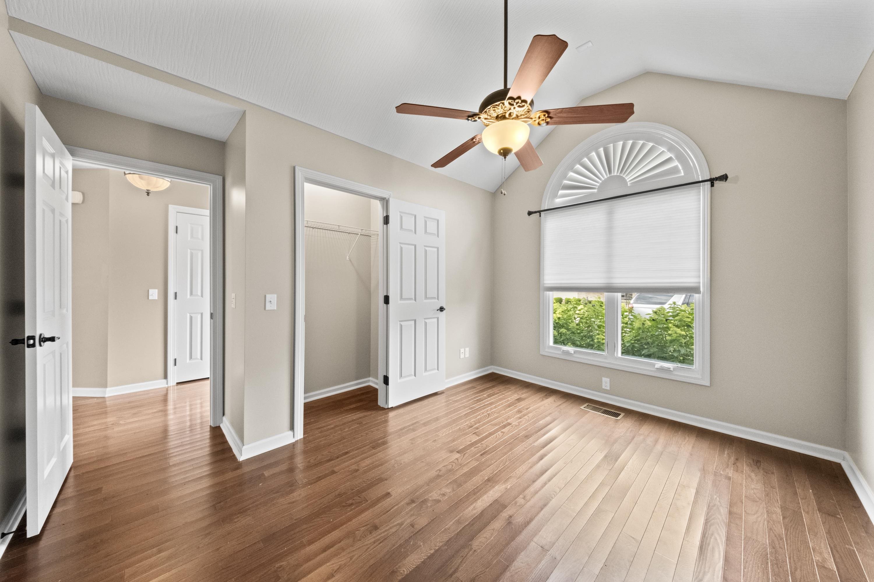 https://zimg.paragon.ice.com/ParagonImages/Property/PH/AABRKY/60924/10/0/0/33b4b6fbc46779edd590281b3c82d01f/0/16b70fd89cef2879279aa1751292b02a/60924-dda44c41-ca00-44cb-b9b3-514cc72a3570.JPG
