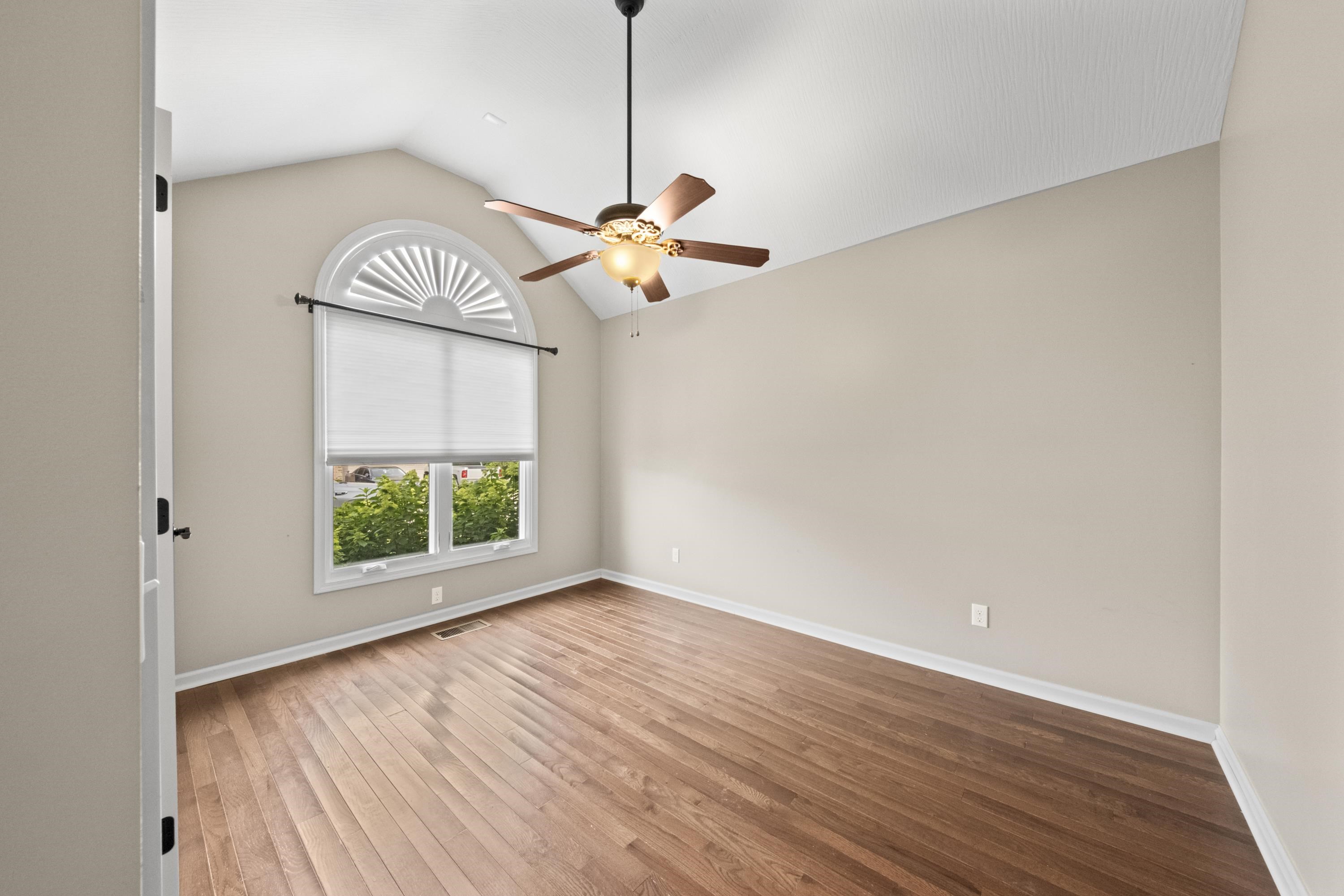 https://zimg.paragon.ice.com/ParagonImages/Property/PH/AABRKY/60924/11/0/0/5bff94eaee53435d7c556daa74e039d5/0/16b70fd89cef2879279aa1751292b02a/60924-dff6238e-a08f-4005-8173-aedfab54a0c5.JPG
