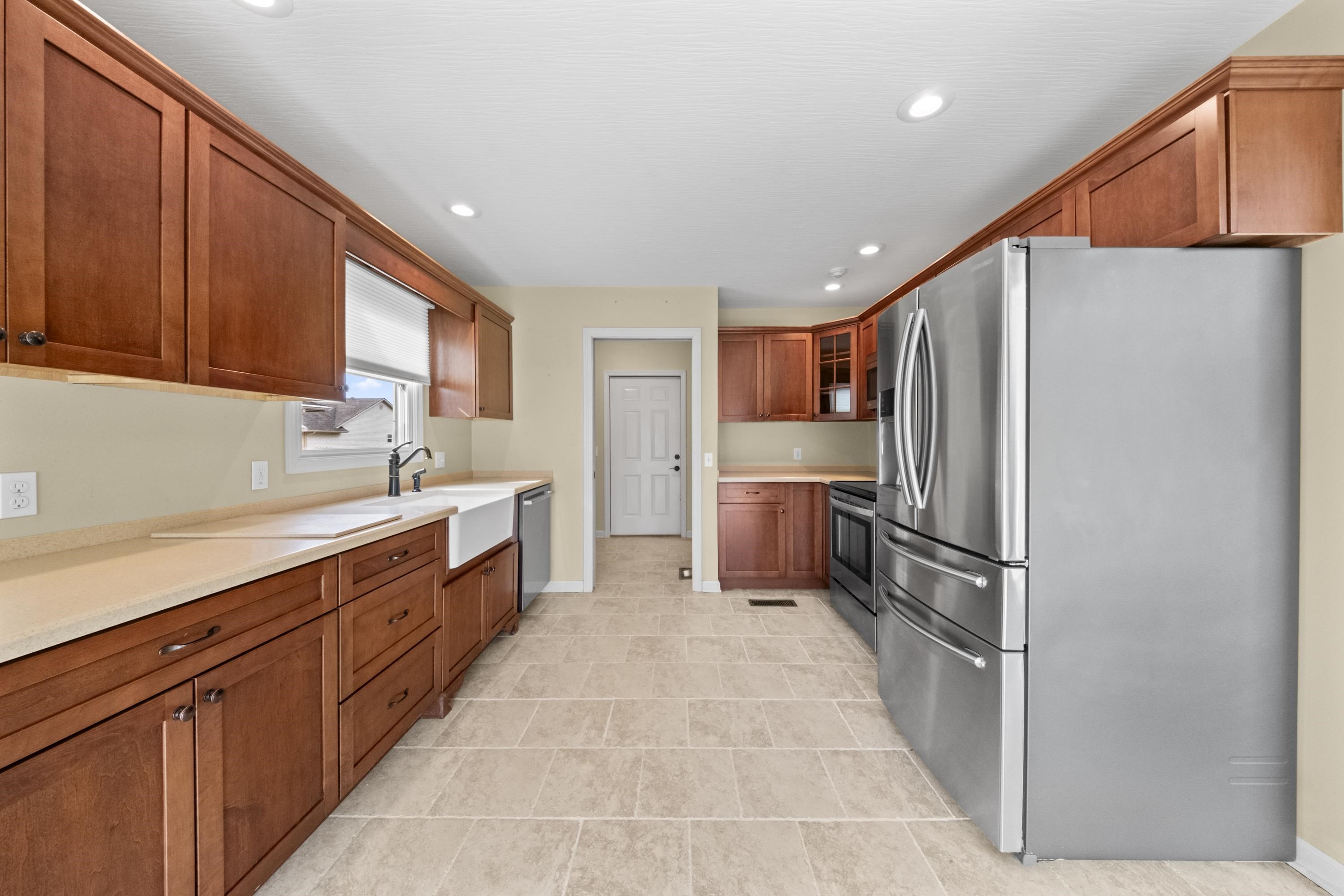 https://zimg.paragon.ice.com/ParagonImages/Property/PH/AABRKY/60924/12/0/0/5f4286a823a9b3588603fed5e5395b8e/0/16b70fd89cef2879279aa1751292b02a/60924-2eb0bd1f-ad70-4cd3-bedd-742972eb515c.JPG