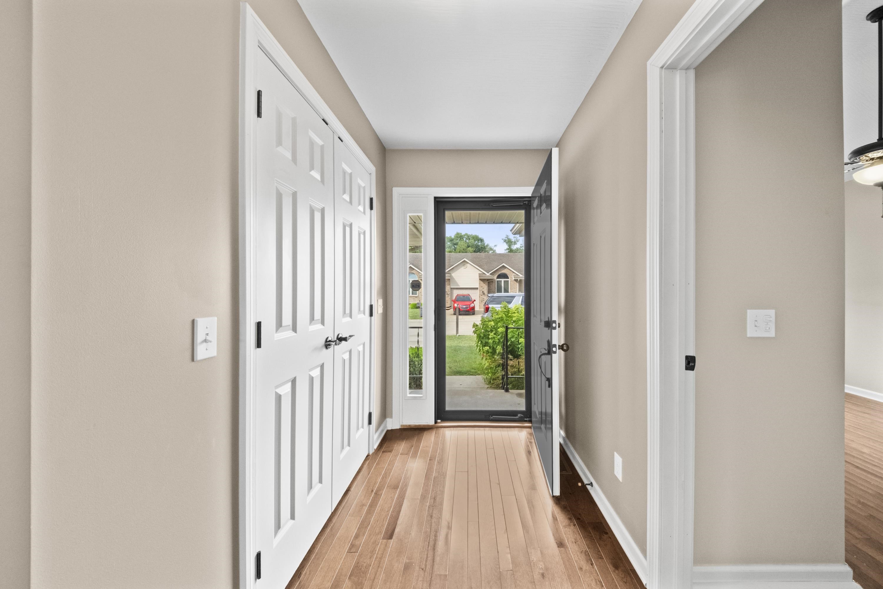 https://zimg.paragon.ice.com/ParagonImages/Property/PH/AABRKY/60924/5/0/0/c0e19eea31457df6446e0ee44a067a2c/0/16b70fd89cef2879279aa1751292b02a/60924-04647229-7d75-4693-a95b-cc78c8ee6fc7.JPG