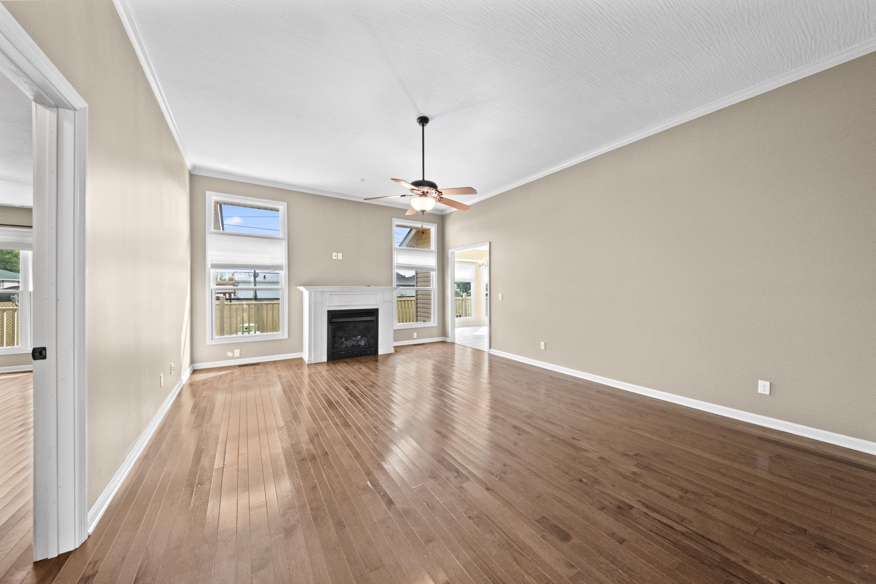 https://zimg.paragon.ice.com/ParagonImages/Property/PH/AABRKY/60924/8/0/0/5cfa8fcbc6e148c8bc5a1596c1a759fe/0/16b70fd89cef2879279aa1751292b02a/60924-b93c3749-4618-4027-80cb-1d8d3742e82b.JPG