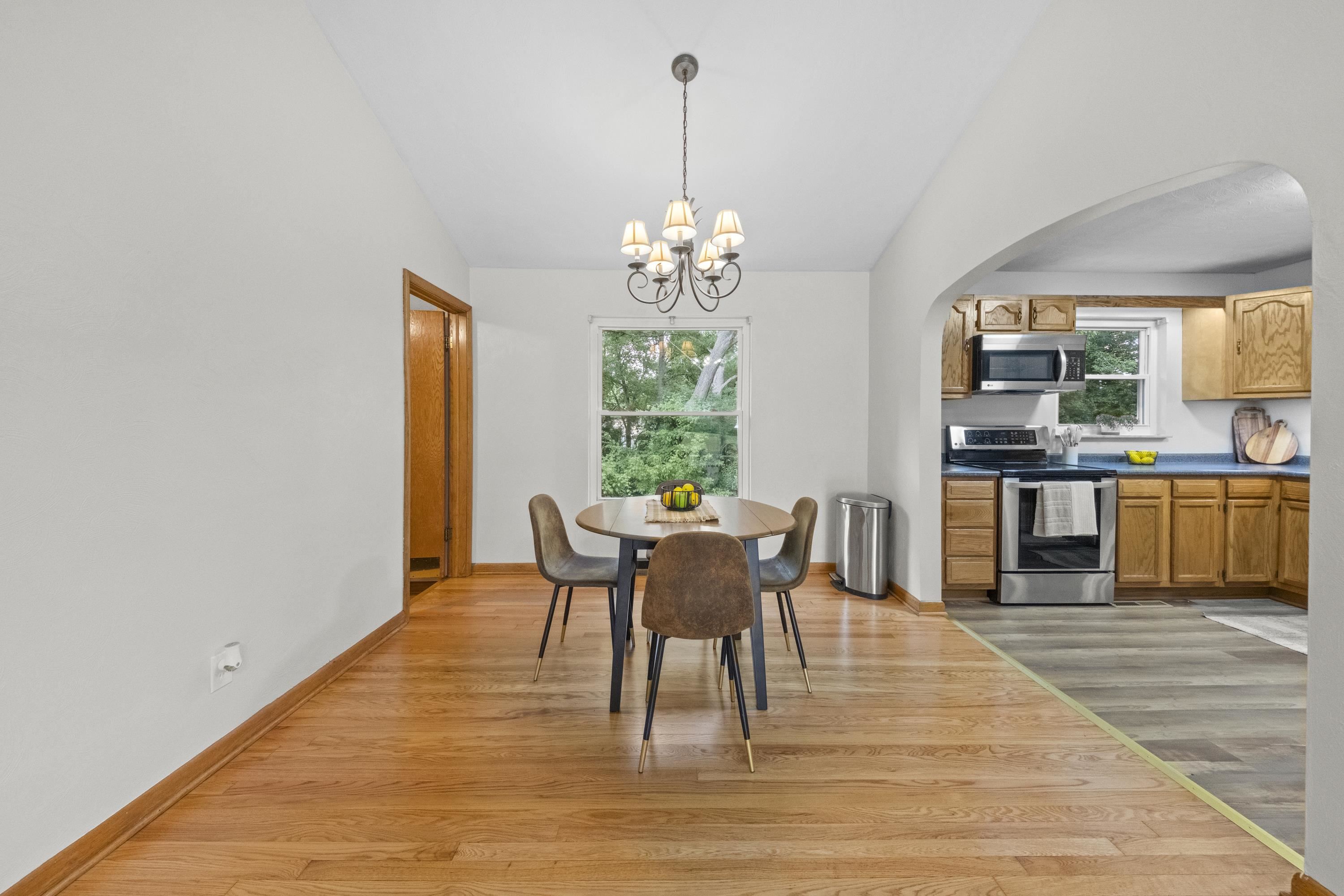https://zimg.paragon.ice.com/ParagonImages/Property/PH/AABRKY/60927/13/0/0/677e1a1bbdd7e8ca9bfa3d43866a9099/0/606a205a3eb963ba791aa3ca1439aed9/60927-f73c8874-95f6-4c02-b52b-bec412ac15fc.JPG