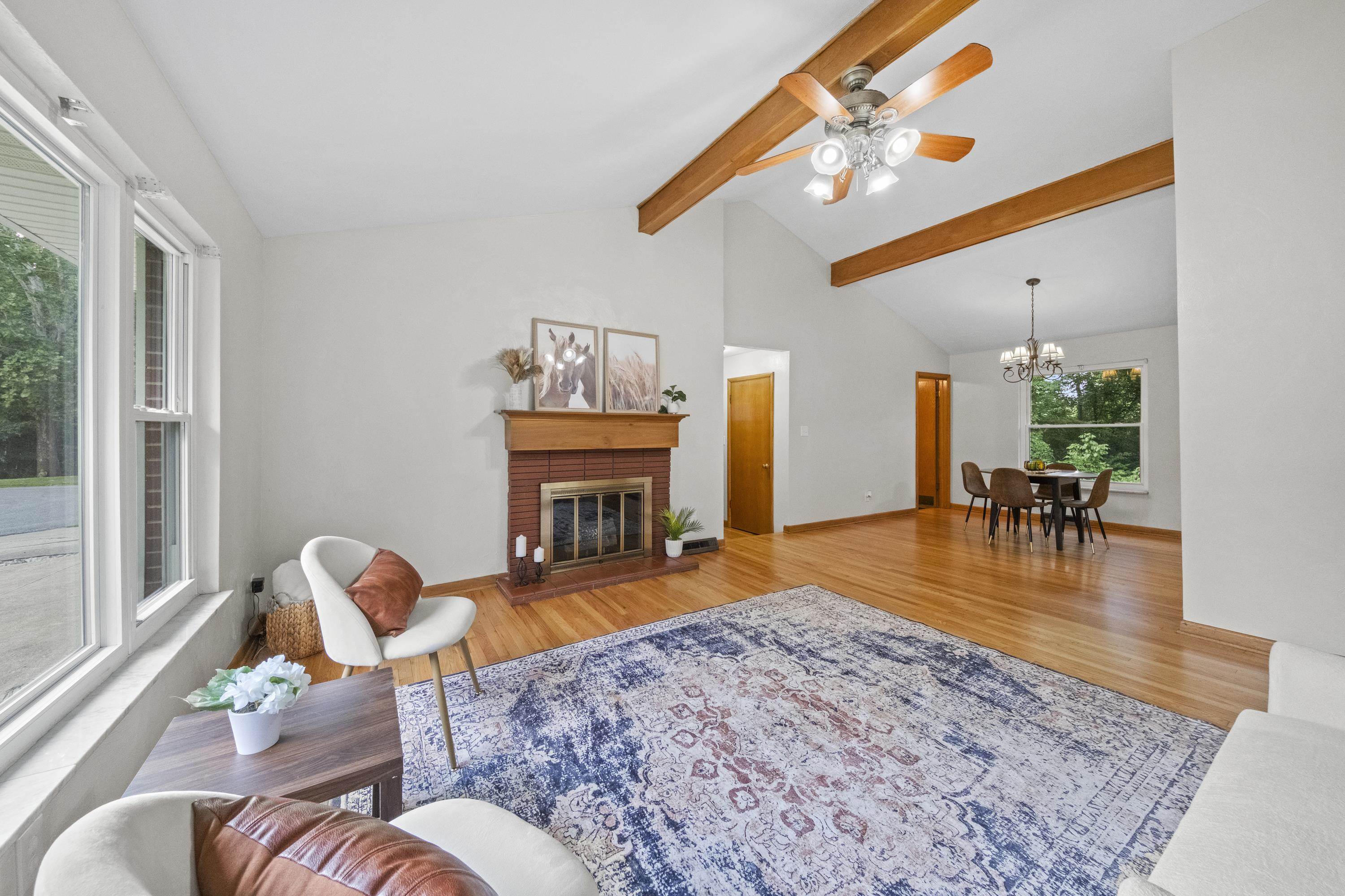 https://zimg.paragon.ice.com/ParagonImages/Property/PH/AABRKY/60927/2/0/0/7d911e4520677cc84729a82e65c9400e/0/606a205a3eb963ba791aa3ca1439aed9/60927-bbeff90f-8b81-4e51-987b-238478750b0a.JPG