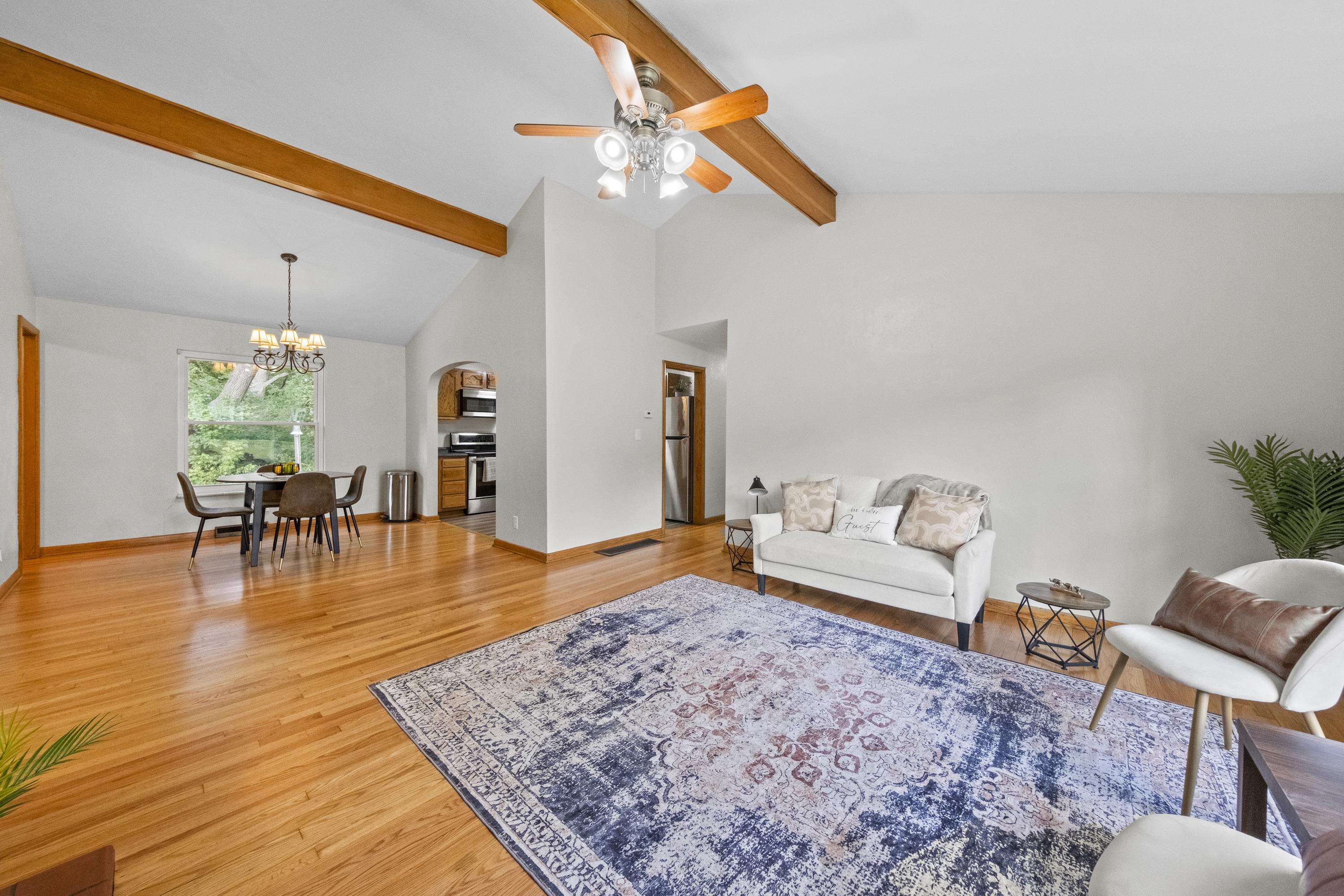 https://zimg.paragon.ice.com/ParagonImages/Property/PH/AABRKY/60927/3/0/0/744567245fbf483f6425074048a72859/0/606a205a3eb963ba791aa3ca1439aed9/60927-a33ec036-9919-4e50-afa2-d255c9f2a5f7.JPG