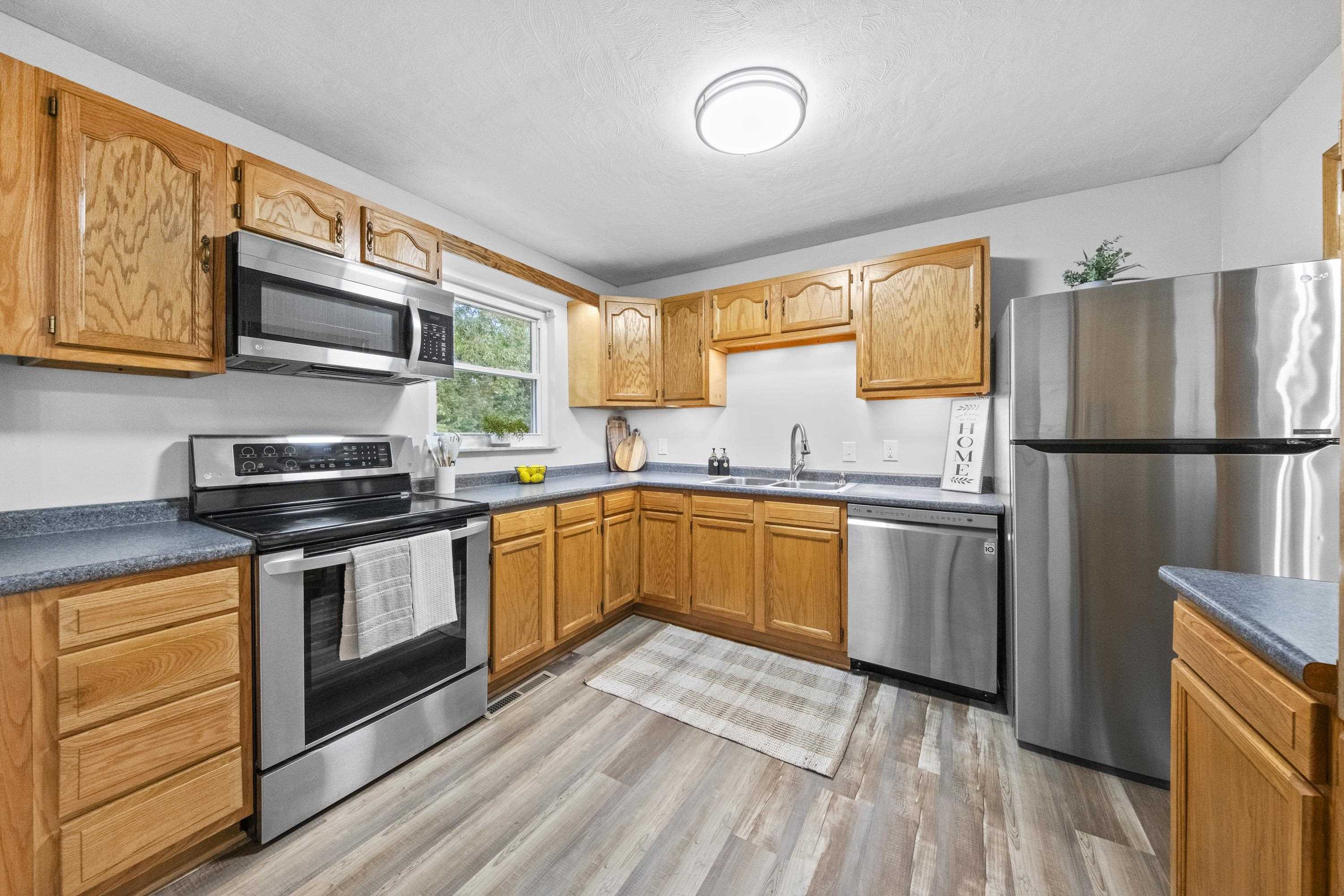 https://zimg.paragon.ice.com/ParagonImages/Property/PH/AABRKY/60927/4/0/0/c578f8694863508043e14bedfed502ac/0/606a205a3eb963ba791aa3ca1439aed9/60927-c58b4a3a-9517-48c1-bad0-64a5f54bfdf2.JPG