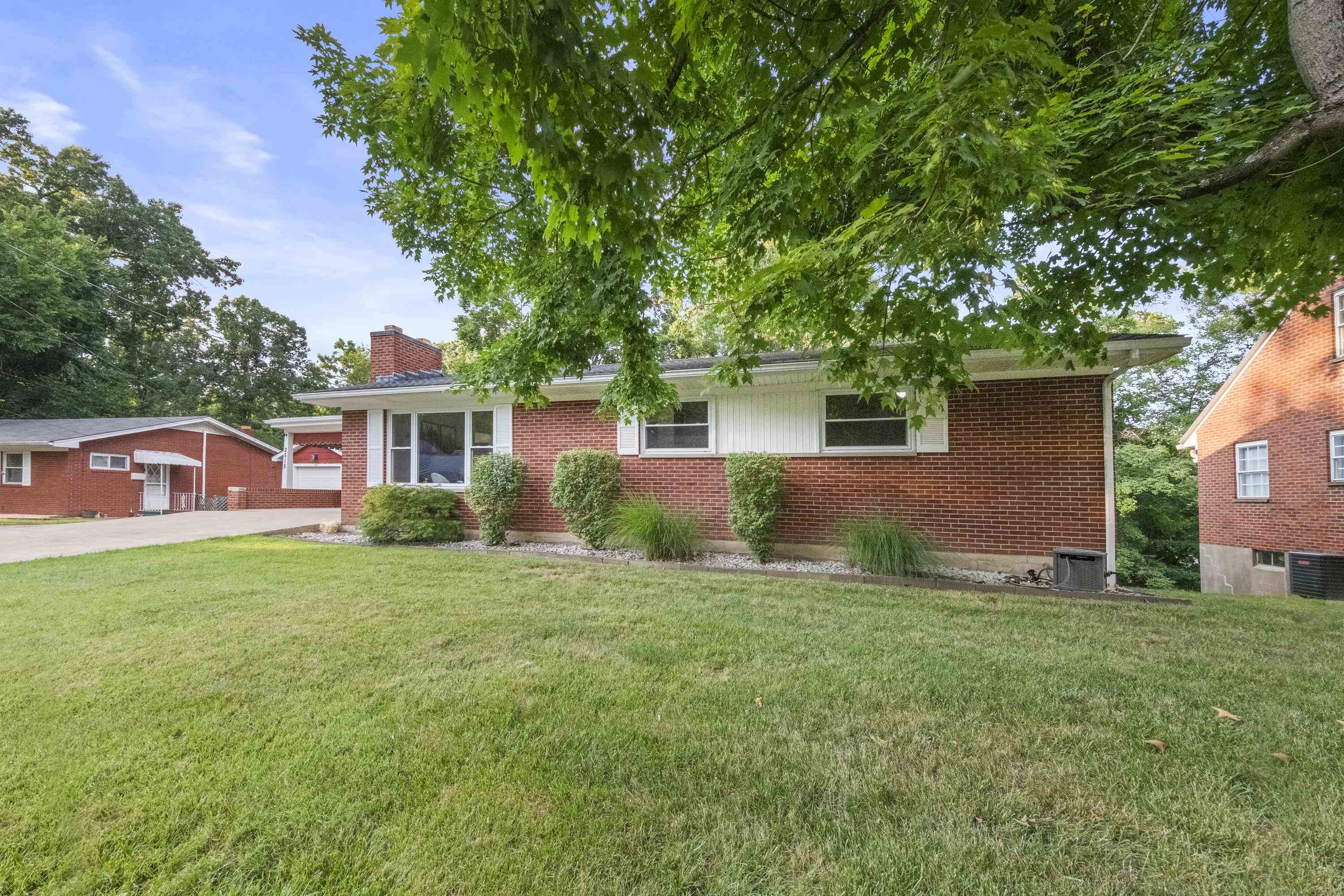 https://zimg.paragon.ice.com/ParagonImages/Property/PH/AABRKY/60927/5/0/0/87b63eb3e30e90dda02236cf8b229ce9/0/606a205a3eb963ba791aa3ca1439aed9/60927-106f6ece-be15-4d43-b16b-6d42a2be3603.JPG