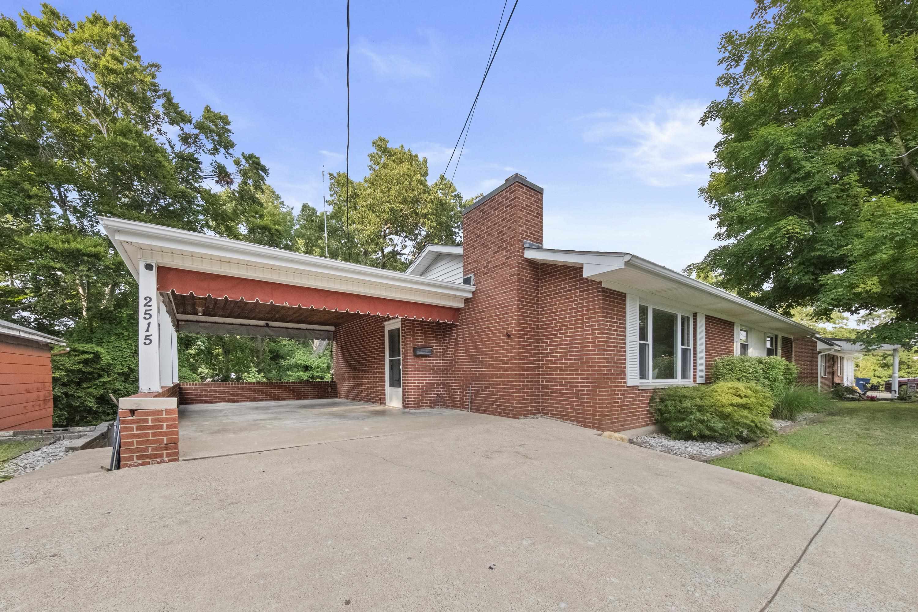 https://zimg.paragon.ice.com/ParagonImages/Property/PH/AABRKY/60927/7/0/0/5fd9269958a5e9cac1d3ed3d388b284e/0/606a205a3eb963ba791aa3ca1439aed9/60927-80a1b3bc-1a22-4d5c-8652-f690258e1026.JPG
