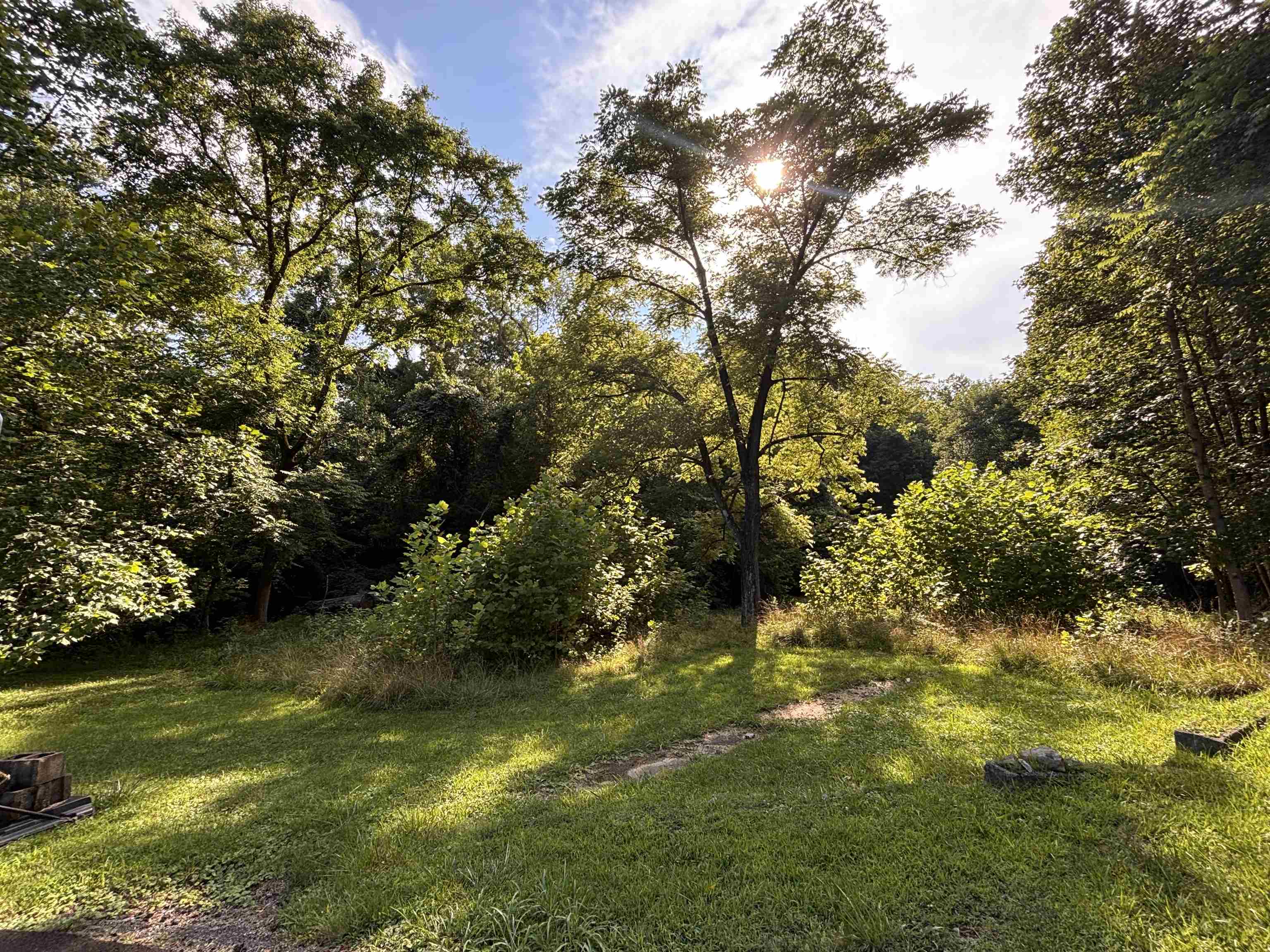 https://zimg.paragon.ice.com/ParagonImages/Property/PH/AABRKY/60928/2/0/0/f5a5c7645bdb8a7a82d1207e00fe8681/0/4edebc271796115ca0fe9001449d03da/60928-c7bdbf31-6606-4cc9-af40-16a1fb428dcd.JPG