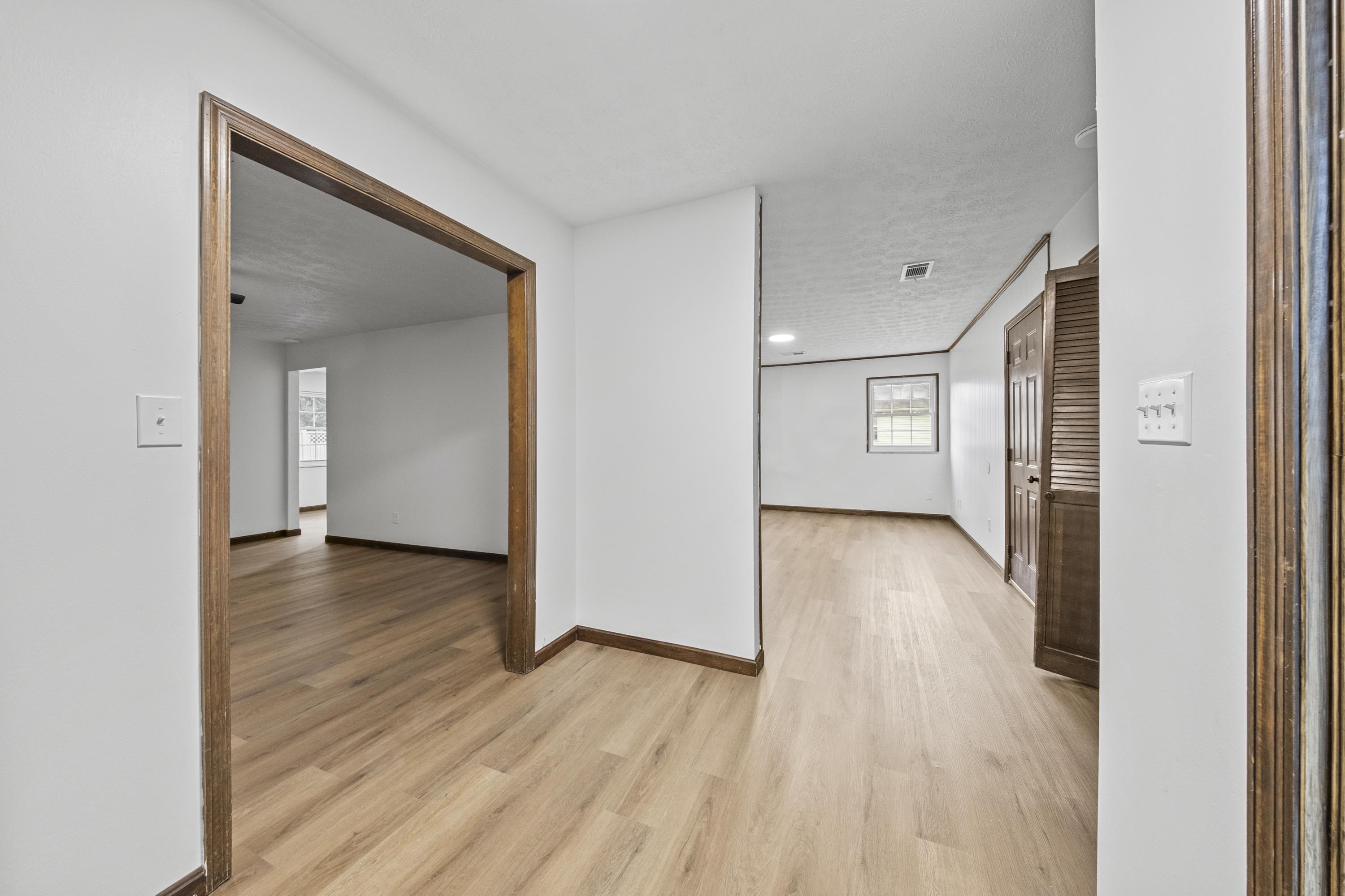 https://zimg.paragon.ice.com/ParagonImages/Property/PH/AABRKY/60930/11/0/0/9468d904c8d0faf0c2e75c07a36313dd/0/ec235bb31b458a663e497d7e2fcd5155/60930-b1f76bc2-370f-4f9a-8613-be99031ea0f3.JPG