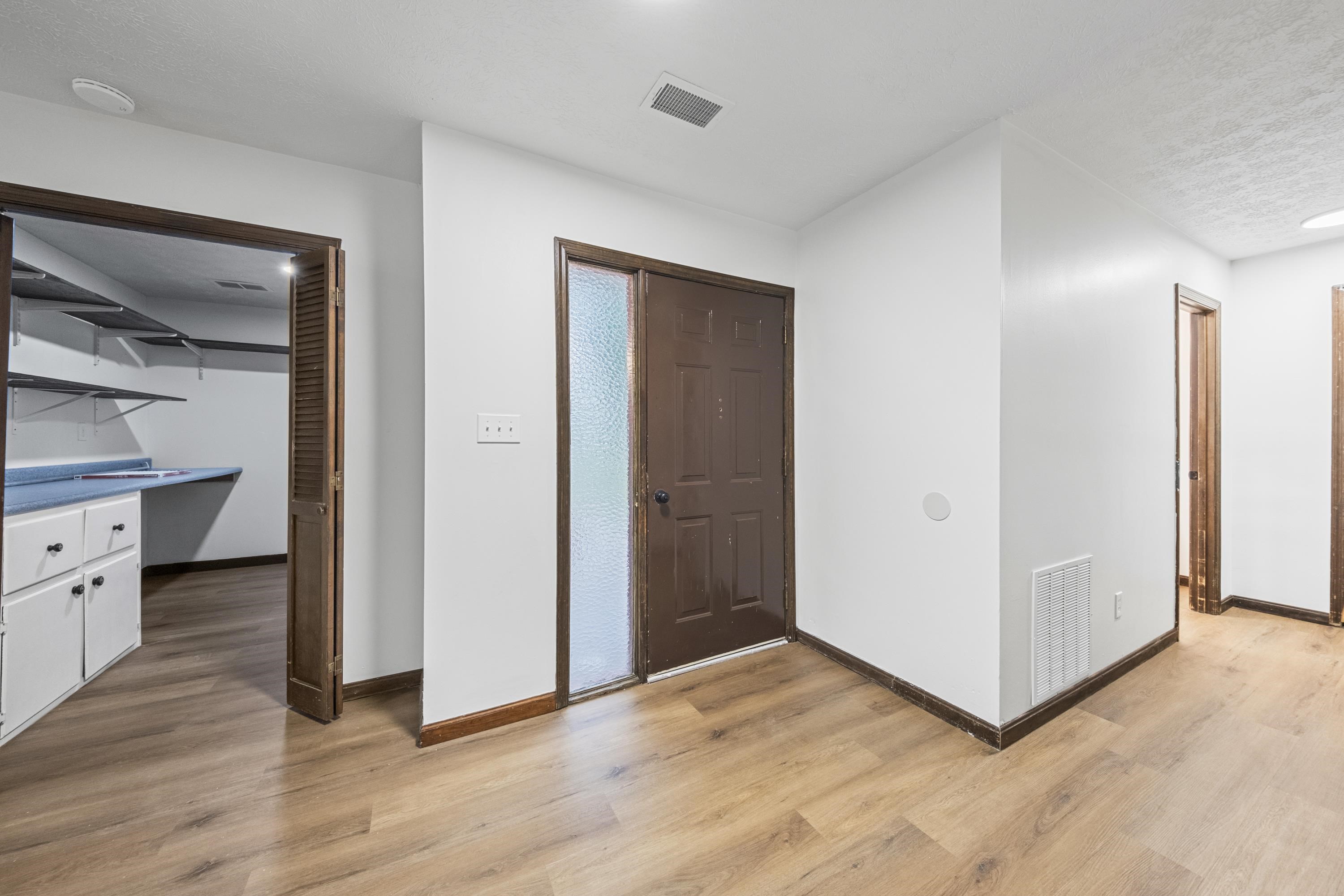 https://zimg.paragon.ice.com/ParagonImages/Property/PH/AABRKY/60930/12/0/0/ea72497dbb79fd042dd22ab81087ca5d/0/ec235bb31b458a663e497d7e2fcd5155/60930-9bf74907-17cf-49f6-a176-4cf6473859dd.JPG