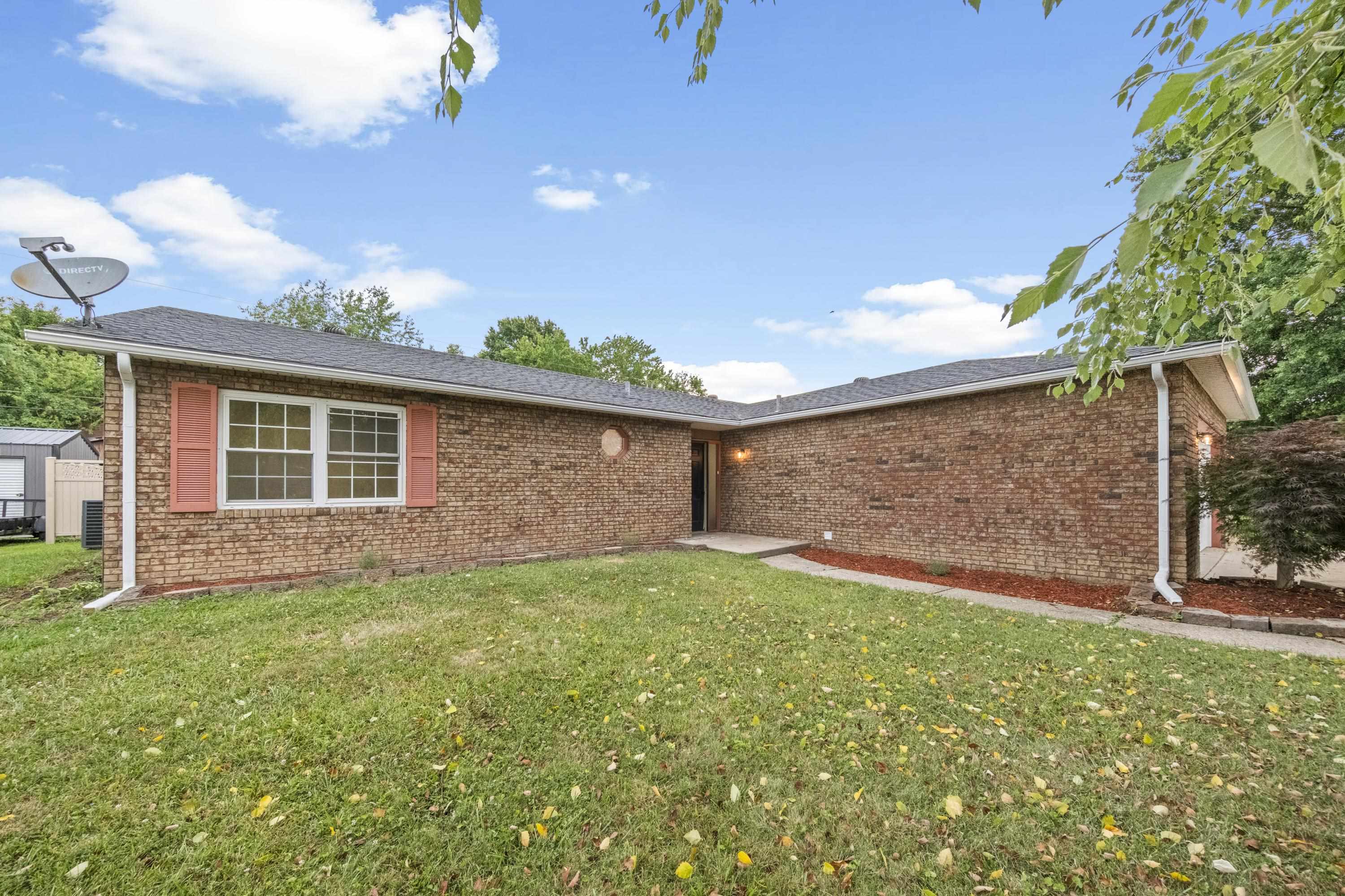 https://zimg.paragon.ice.com/ParagonImages/Property/PH/AABRKY/60930/2/0/0/4cbacb8df74ffc9aae393fa6c88e33a2/0/ec235bb31b458a663e497d7e2fcd5155/60930-28e1f0a3-12f3-44fc-8407-bd1a0bf0c738.JPG