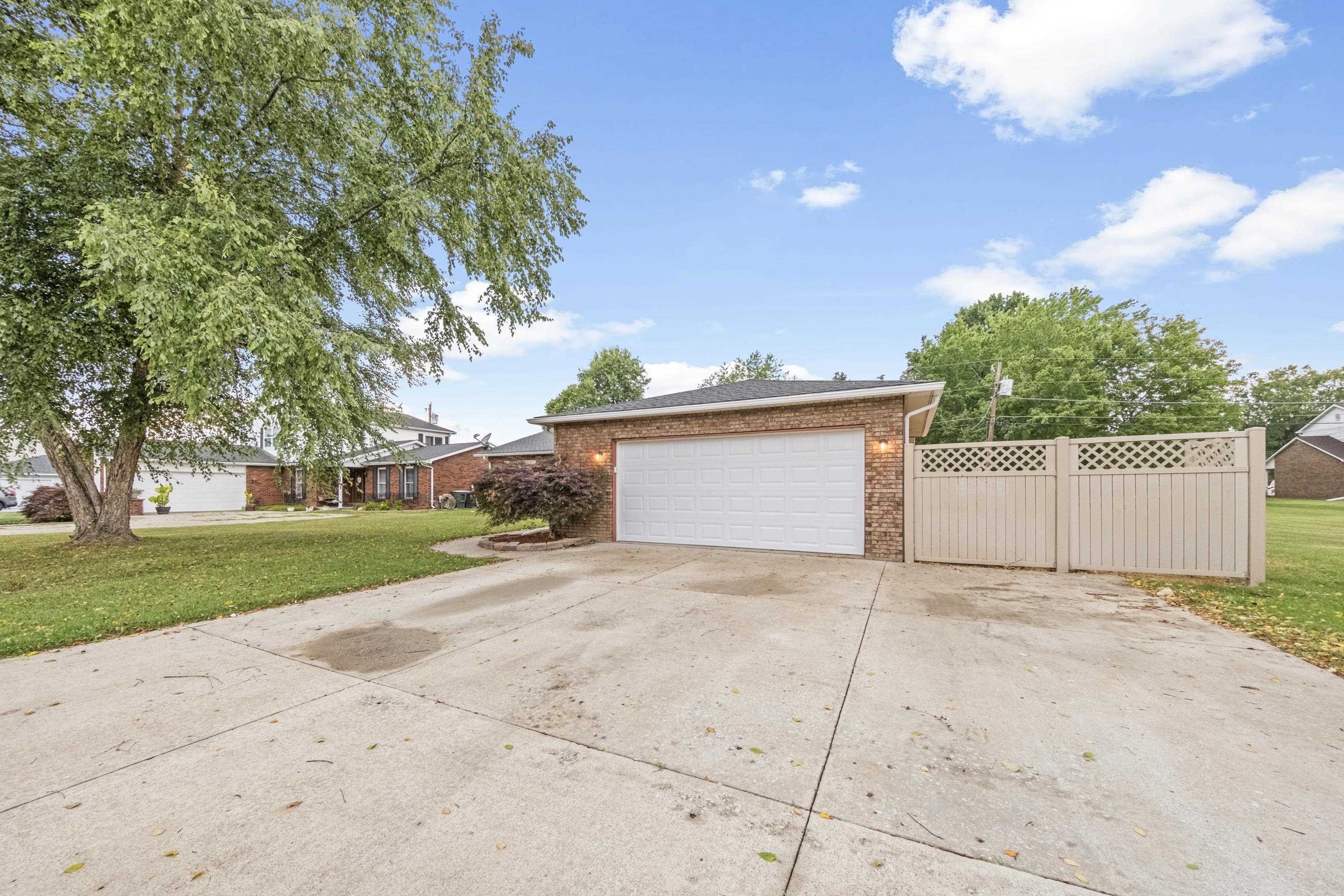 https://zimg.paragon.ice.com/ParagonImages/Property/PH/AABRKY/60930/7/0/0/55dbae74c03cee27bc76cae076136c0b/0/ec235bb31b458a663e497d7e2fcd5155/60930-fbb5211d-46a6-4e8e-b720-3a7e1b9c2248.JPG