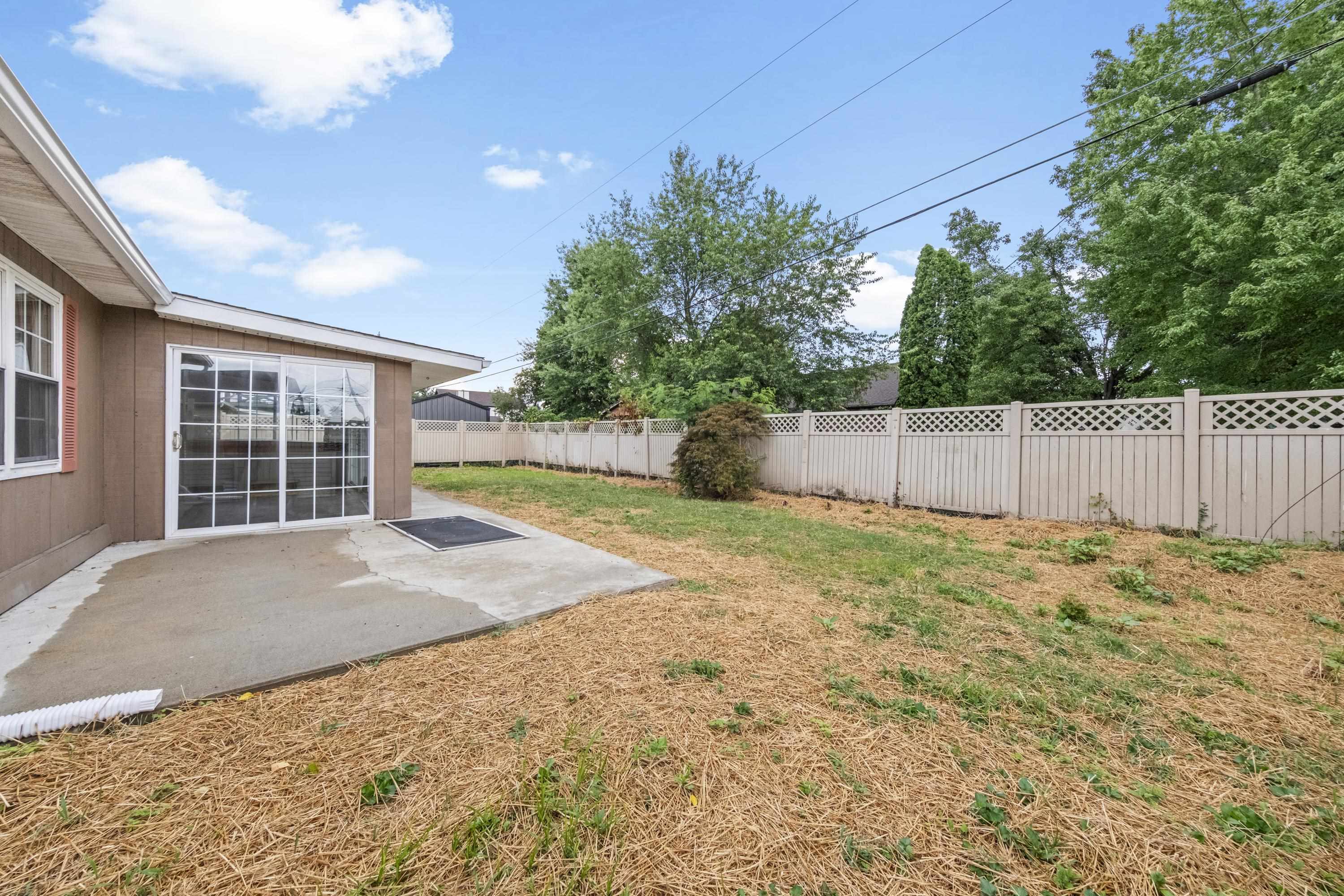 https://zimg.paragon.ice.com/ParagonImages/Property/PH/AABRKY/60930/8/0/0/35e5049287eedcab30698340ebfa5351/0/ec235bb31b458a663e497d7e2fcd5155/60930-64fc3cc0-7b3c-4a48-b6d5-78aecf545b4a.JPG
