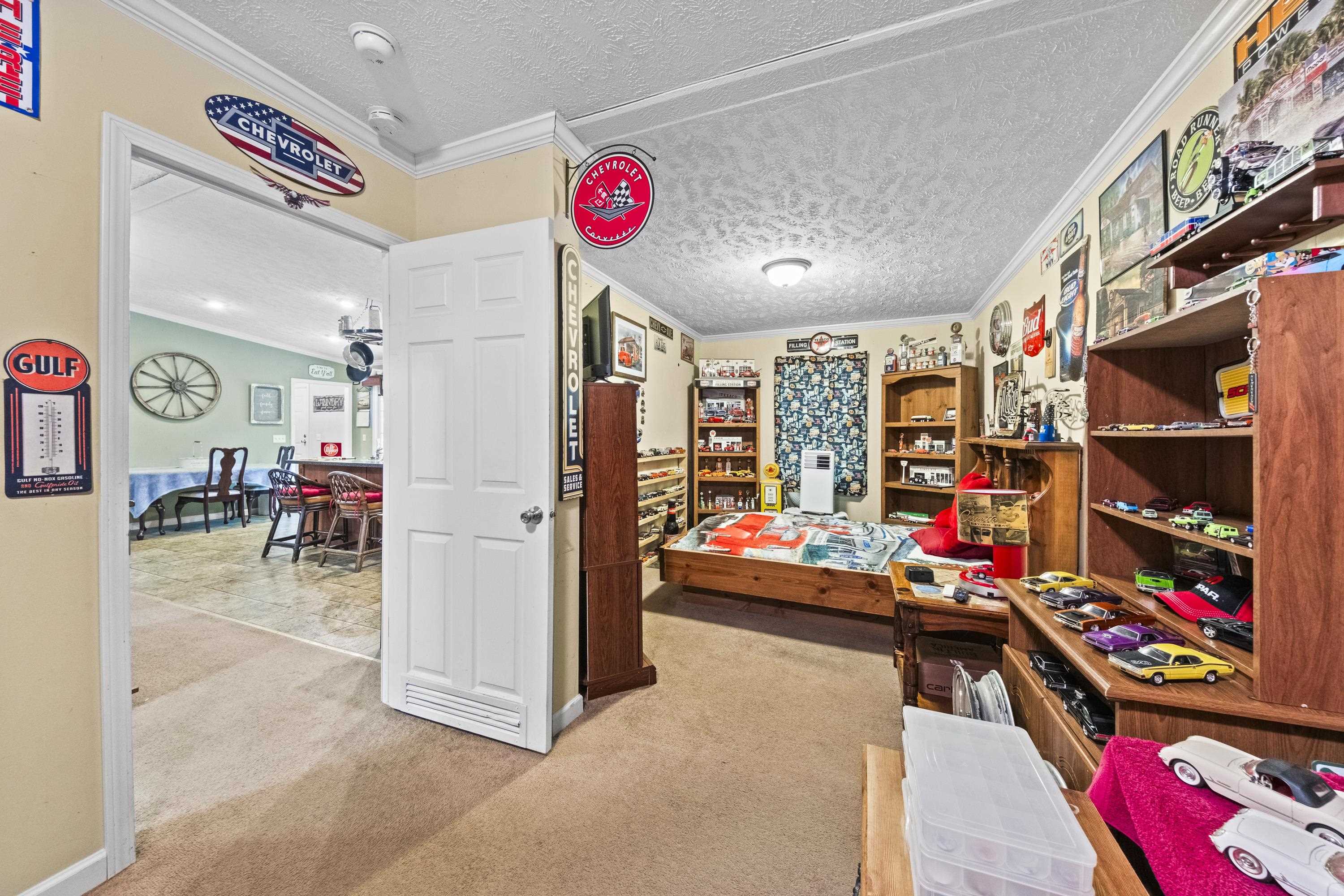 https://zimg.paragon.ice.com/ParagonImages/Property/PH/AABRKY/60933/12/0/0/b9bc8192f719c1b605759ac582b2fa3c/0/740a3683240ca037b2a11b691bb43d85/60933-0340c4e0-250a-47c5-86e5-1bef32a4bede.JPG