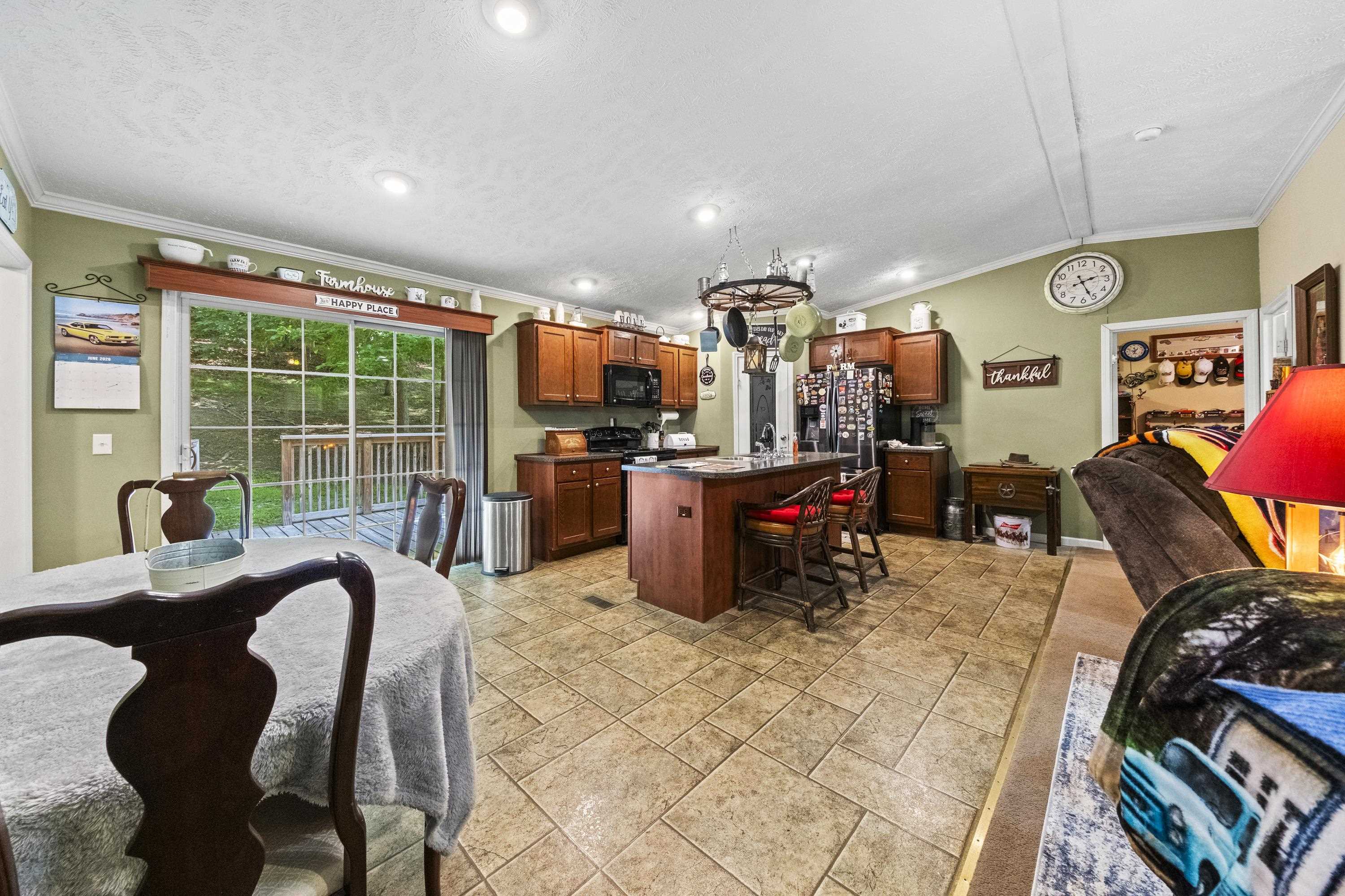 https://zimg.paragon.ice.com/ParagonImages/Property/PH/AABRKY/60933/5/0/0/5fd807cbcaf9ef76cf7248e70a650ddf/0/740a3683240ca037b2a11b691bb43d85/60933-956ca0ae-d6eb-4491-9fdd-6f335ca9b15b.JPG