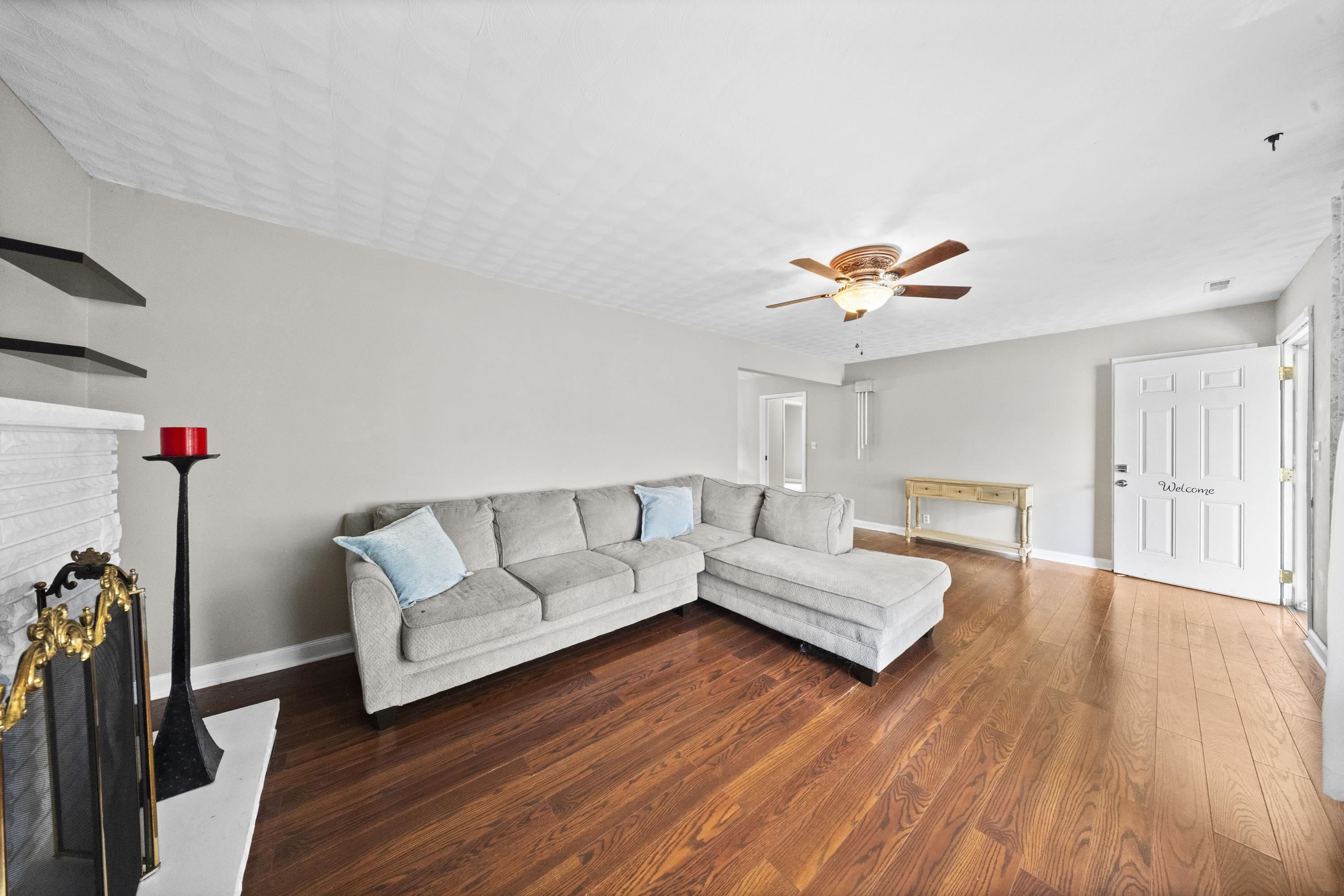 https://zimg.paragon.ice.com/ParagonImages/Property/PH/AABRKY/60935/6/0/0/01fae38c1c34733be4fbfc7e67d40ff1/0/fa4bbf4dbb5a734dc253c17f768ed420/60935-dea3ca55-ab51-4f53-9565-ccc06bee7380.JPG
