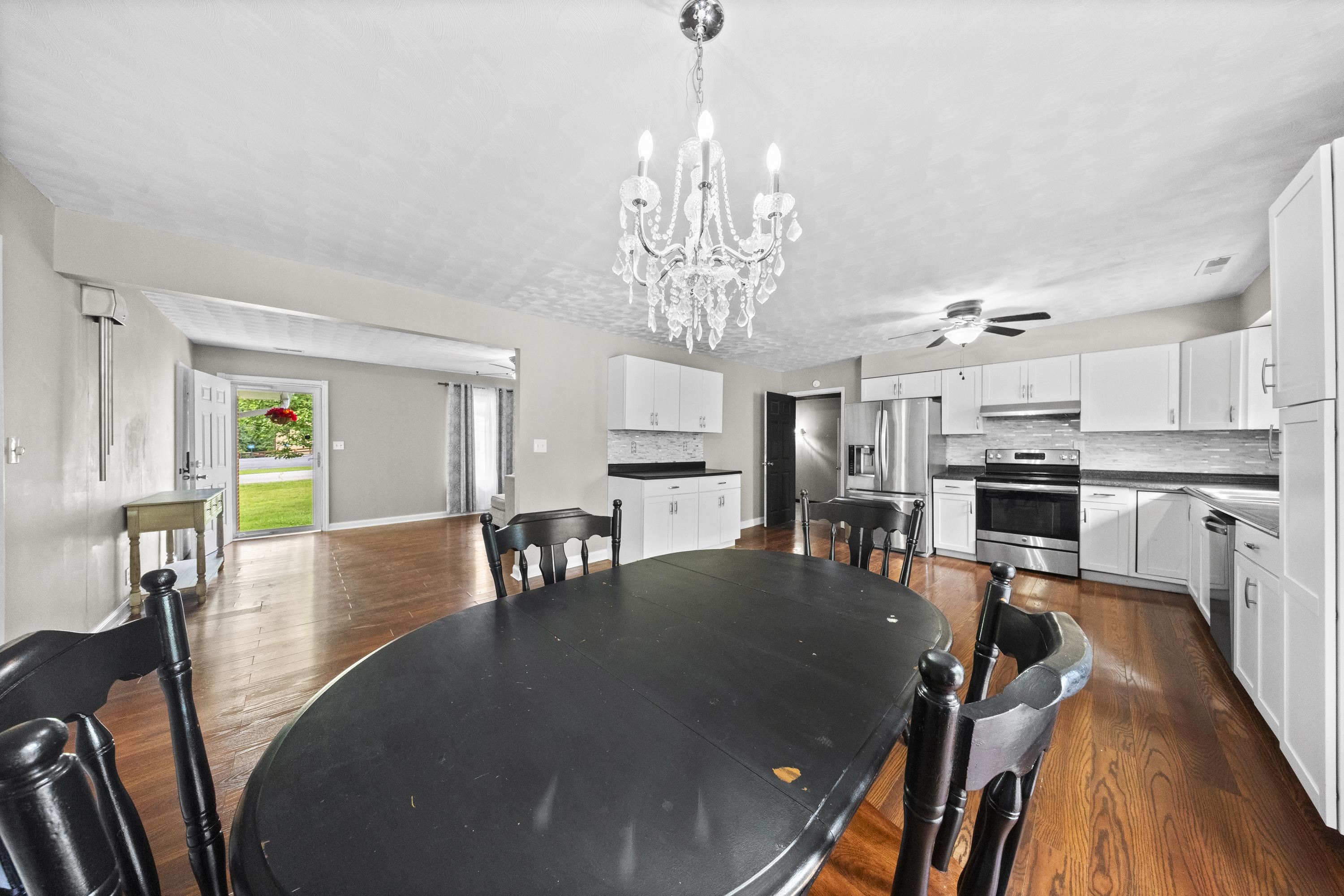 https://zimg.paragon.ice.com/ParagonImages/Property/PH/AABRKY/60935/8/0/0/bf2857ba924b52592ec69f5240f2160d/0/fa4bbf4dbb5a734dc253c17f768ed420/60935-78b961b5-3d0f-4398-991b-3f0d3d4eda62.JPG