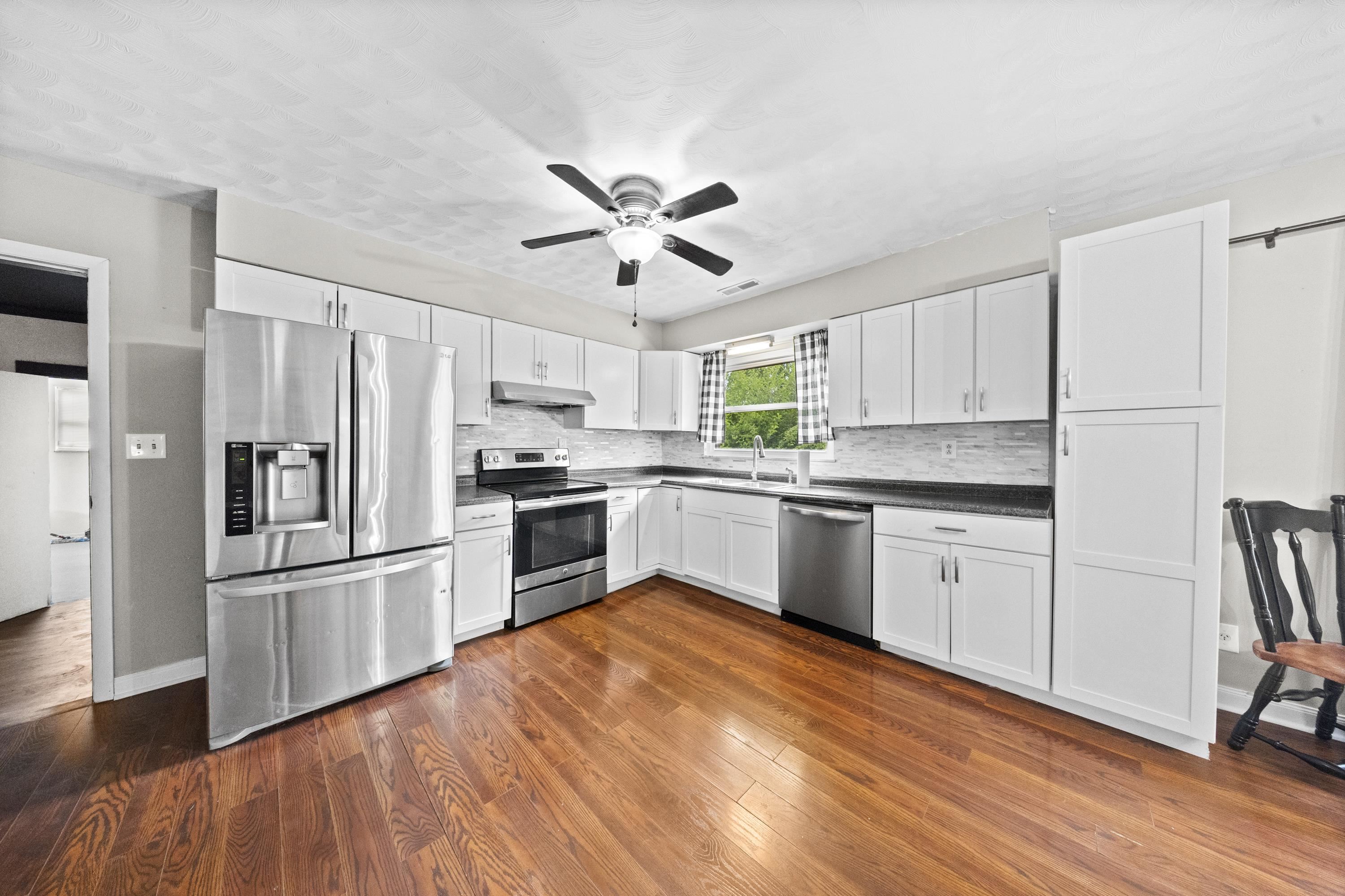 https://zimg.paragon.ice.com/ParagonImages/Property/PH/AABRKY/60935/9/0/0/c8da77f833fd75cb86d376aa55d13469/0/fa4bbf4dbb5a734dc253c17f768ed420/60935-3fe45afe-b9e8-42d8-9049-3757bc5d32e3.JPG