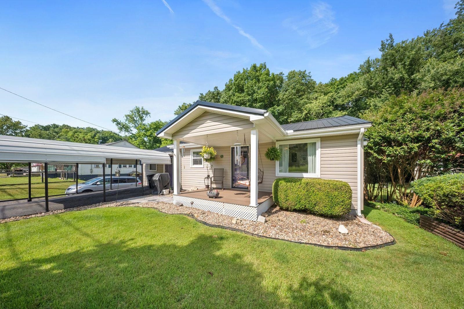 https://zimg.paragon.ice.com/ParagonImages/Property/PH/AABRKY/60936/1/0/0/685c9695848d6777269242cc2b710f34/0/90d77a6beb90f1fb47c11256ec2ce2ee/60936-ef842ea8-c8f7-4c2a-ab79-4a24052cb71a.JPG