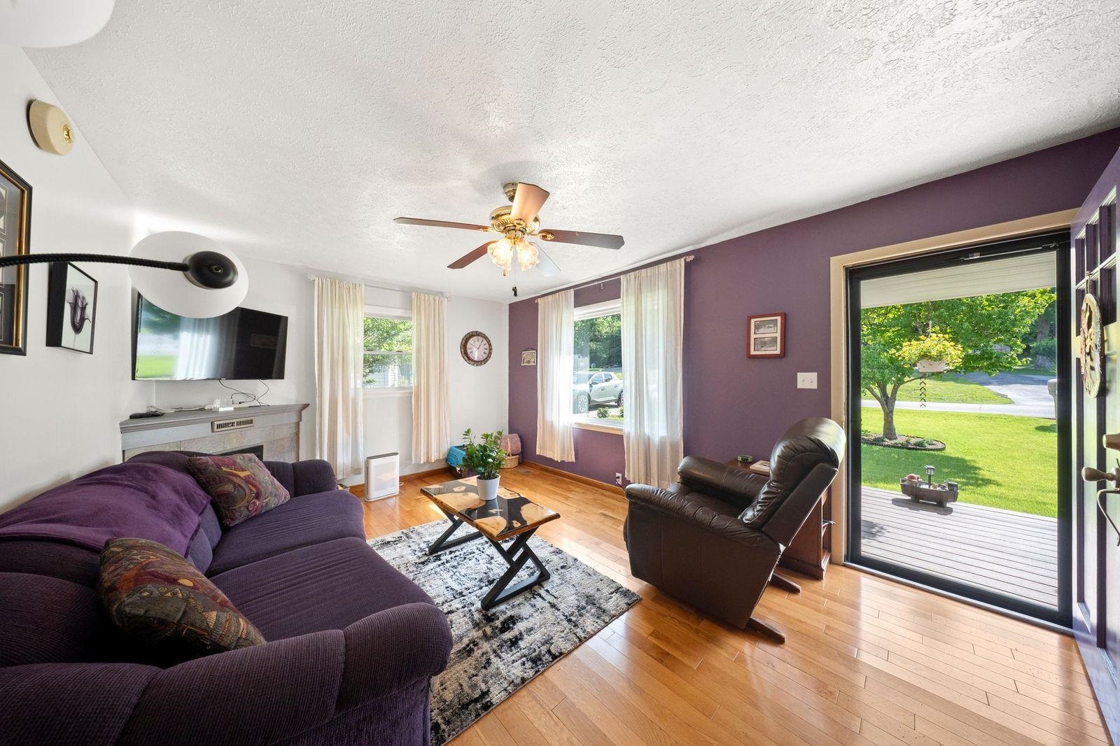https://zimg.paragon.ice.com/ParagonImages/Property/PH/AABRKY/60936/11/0/0/5a130b2d1e8107433311a03efc877920/0/90d77a6beb90f1fb47c11256ec2ce2ee/60936-a37d5013-5aeb-48f2-b162-147c2f90ac6a.JPG
