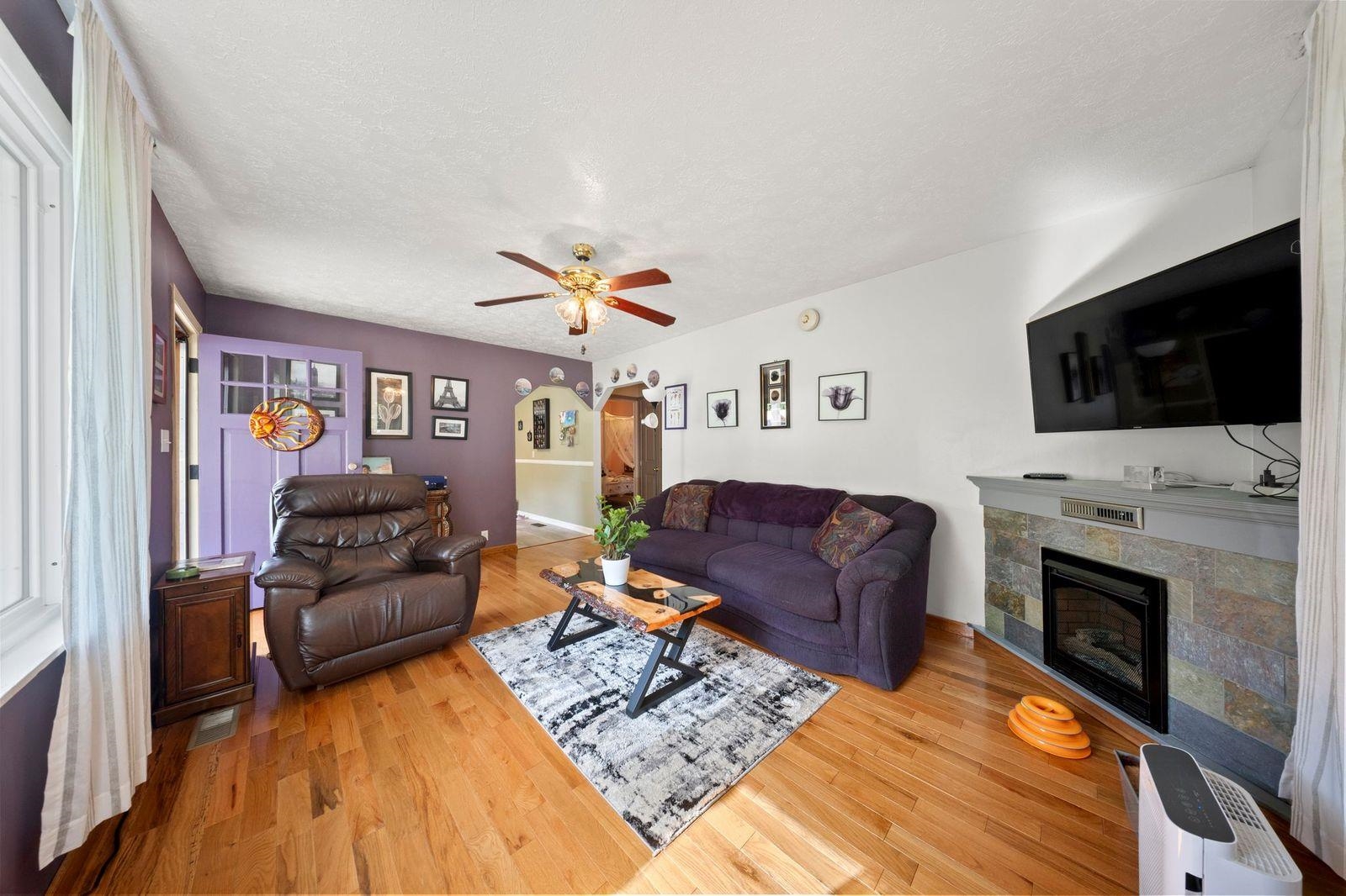 https://zimg.paragon.ice.com/ParagonImages/Property/PH/AABRKY/60936/12/0/0/d41a4e1acf15d97a8f8c4b63986dbf37/0/90d77a6beb90f1fb47c11256ec2ce2ee/60936-3bca4745-85bb-48f1-b146-4462f0d3d915.JPG