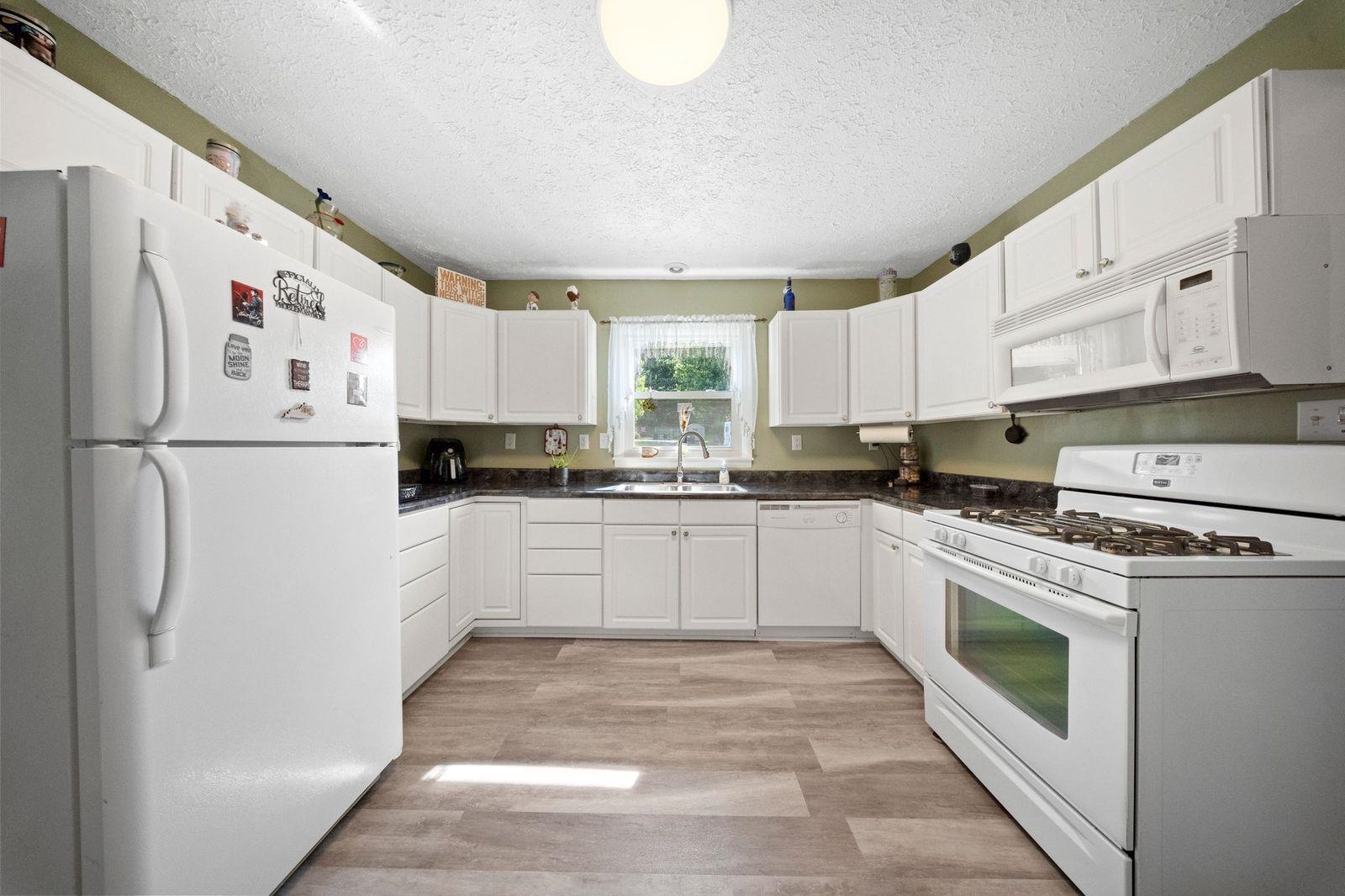 https://zimg.paragon.ice.com/ParagonImages/Property/PH/AABRKY/60936/4/0/0/27e12595d9c420c710d993d6b8a7002d/0/90d77a6beb90f1fb47c11256ec2ce2ee/60936-06346605-6b8f-4a11-accd-720e130be242.JPG