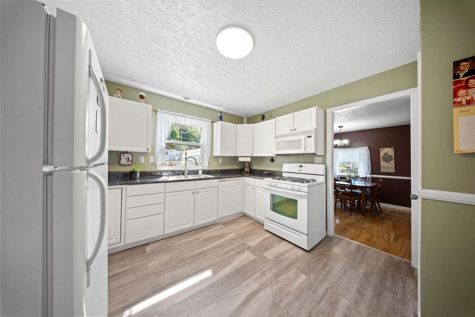 https://zimg.paragon.ice.com/ParagonImages/Property/PH/AABRKY/60936/5/0/0/abb09f11a65edf31f500375acd9a4d53/0/90d77a6beb90f1fb47c11256ec2ce2ee/60936-b897770c-e725-480d-9568-a96180ac066f.JPG
