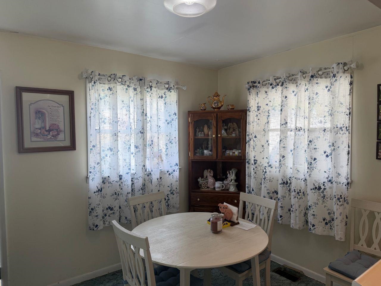https://zimg.paragon.ice.com/ParagonImages/Property/PH/AABRKY/60937/4/0/0/740163e926d51a0217c419a15a457ae0/0/b4f2e77a8236d9cb853095574331f7b9/60937-133a686f-1e2a-4b40-8a67-7f96baee07ca.JPG