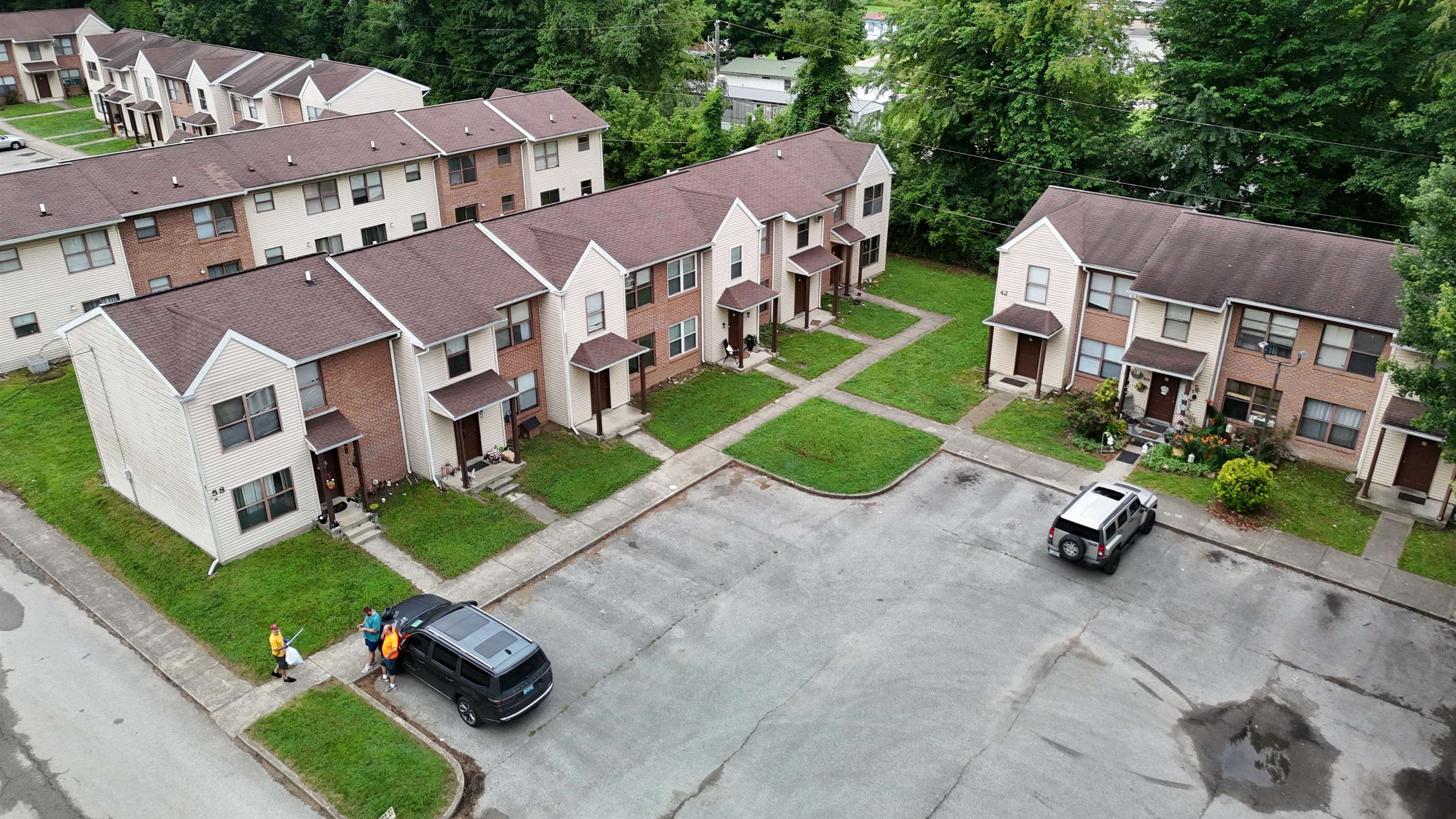 https://zimg.paragon.ice.com/ParagonImages/Property/PH/AABRKY/60938/11/0/0/b31d4f79702ac73d6e4dece297e64d1e/0/6033ea4521d71960aceaef563e347077/60938-cf5e2de7-9236-4e87-8f7e-cfb234f38177.JPG