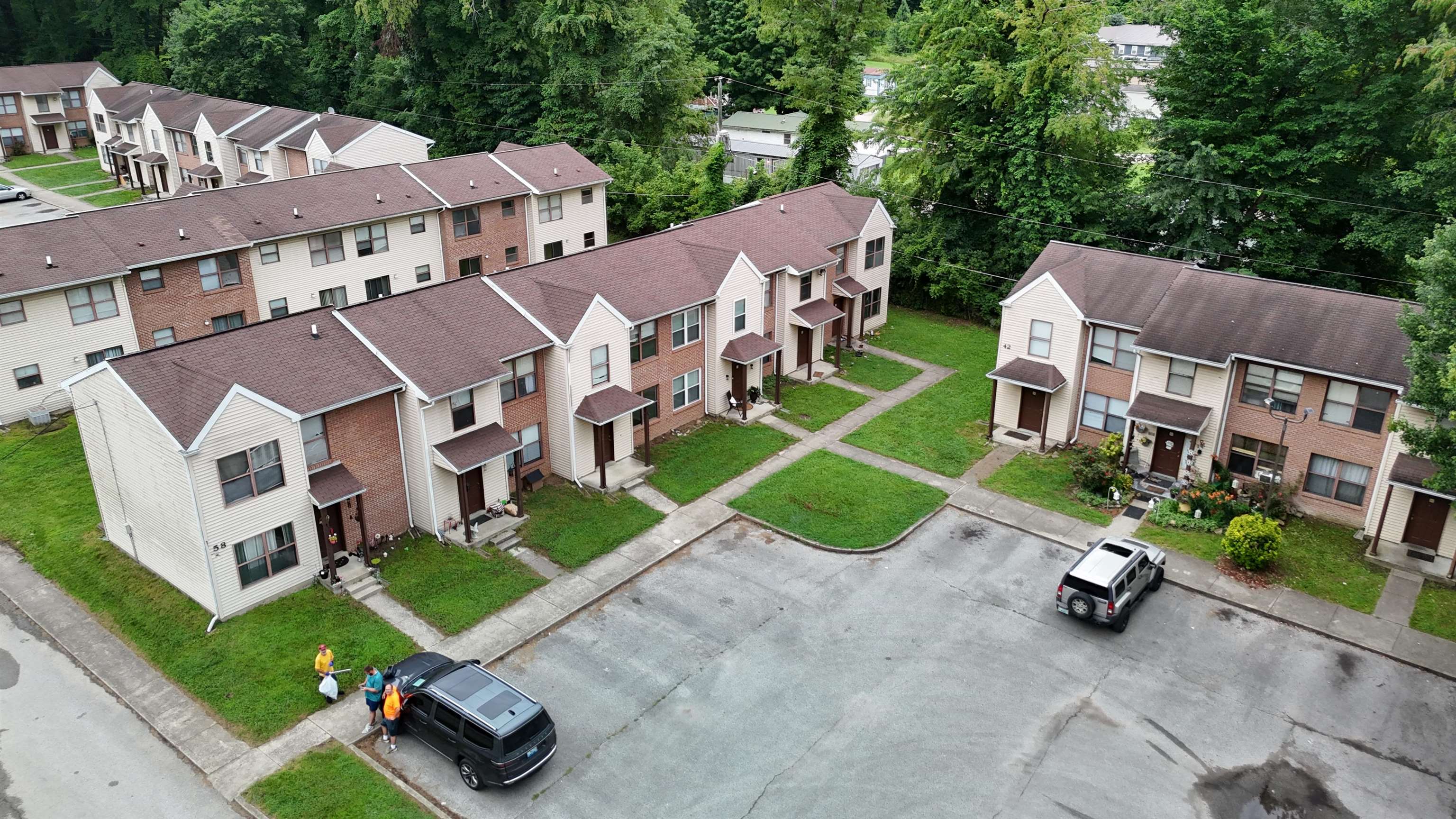 https://zimg.paragon.ice.com/ParagonImages/Property/PH/AABRKY/60938/12/0/0/bfa532a77d816db9312e763cf498534e/0/6033ea4521d71960aceaef563e347077/60938-ca431d3b-1aa5-4936-8faf-a1e0a39b7757.JPG