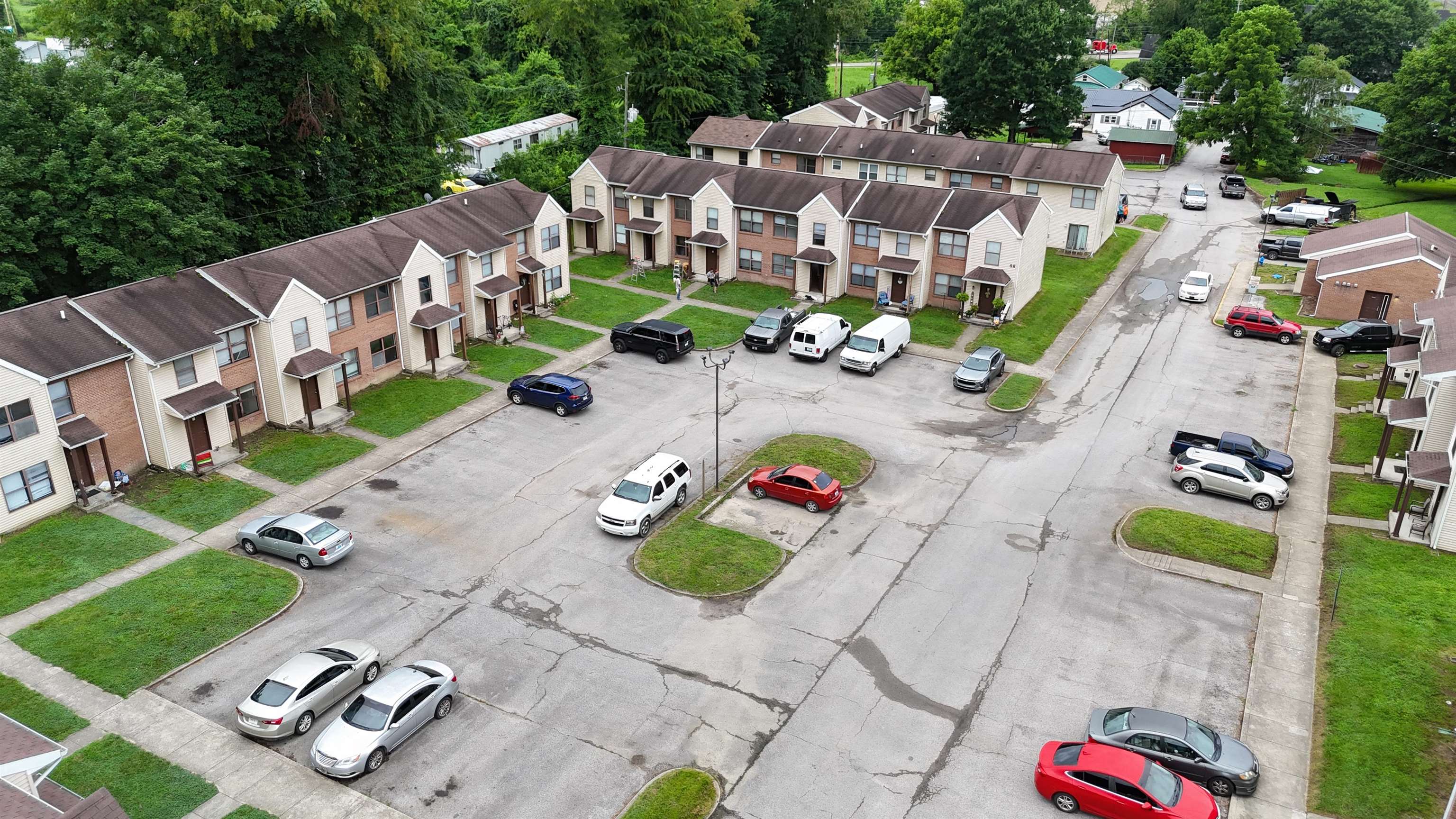 https://zimg.paragon.ice.com/ParagonImages/Property/PH/AABRKY/60938/2/0/0/db1c8026718d5e65063d50fd640b1aaf/0/6033ea4521d71960aceaef563e347077/60938-dafb9546-104d-467f-b7d6-ab5cf415c378.JPG