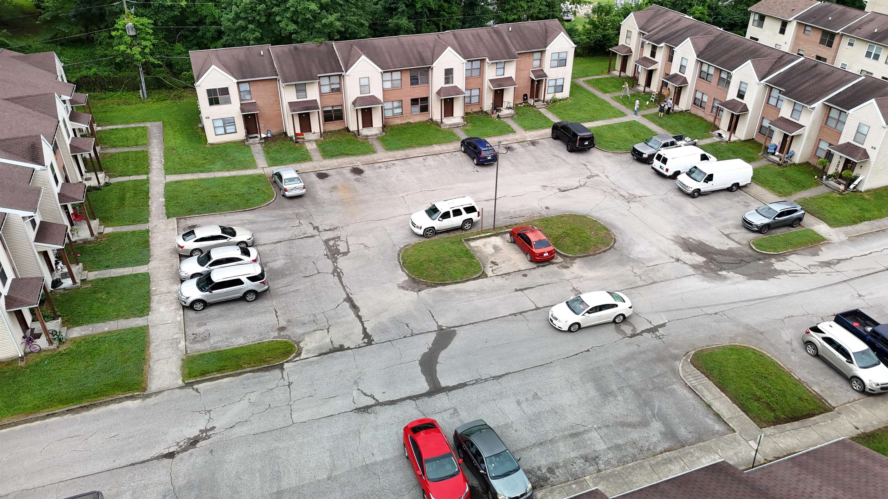 https://zimg.paragon.ice.com/ParagonImages/Property/PH/AABRKY/60938/7/0/0/7abe1808779342656396af0652b5f9f1/0/6033ea4521d71960aceaef563e347077/60938-03c009ad-aae5-4ba3-922d-da9cb13e12b5.JPG