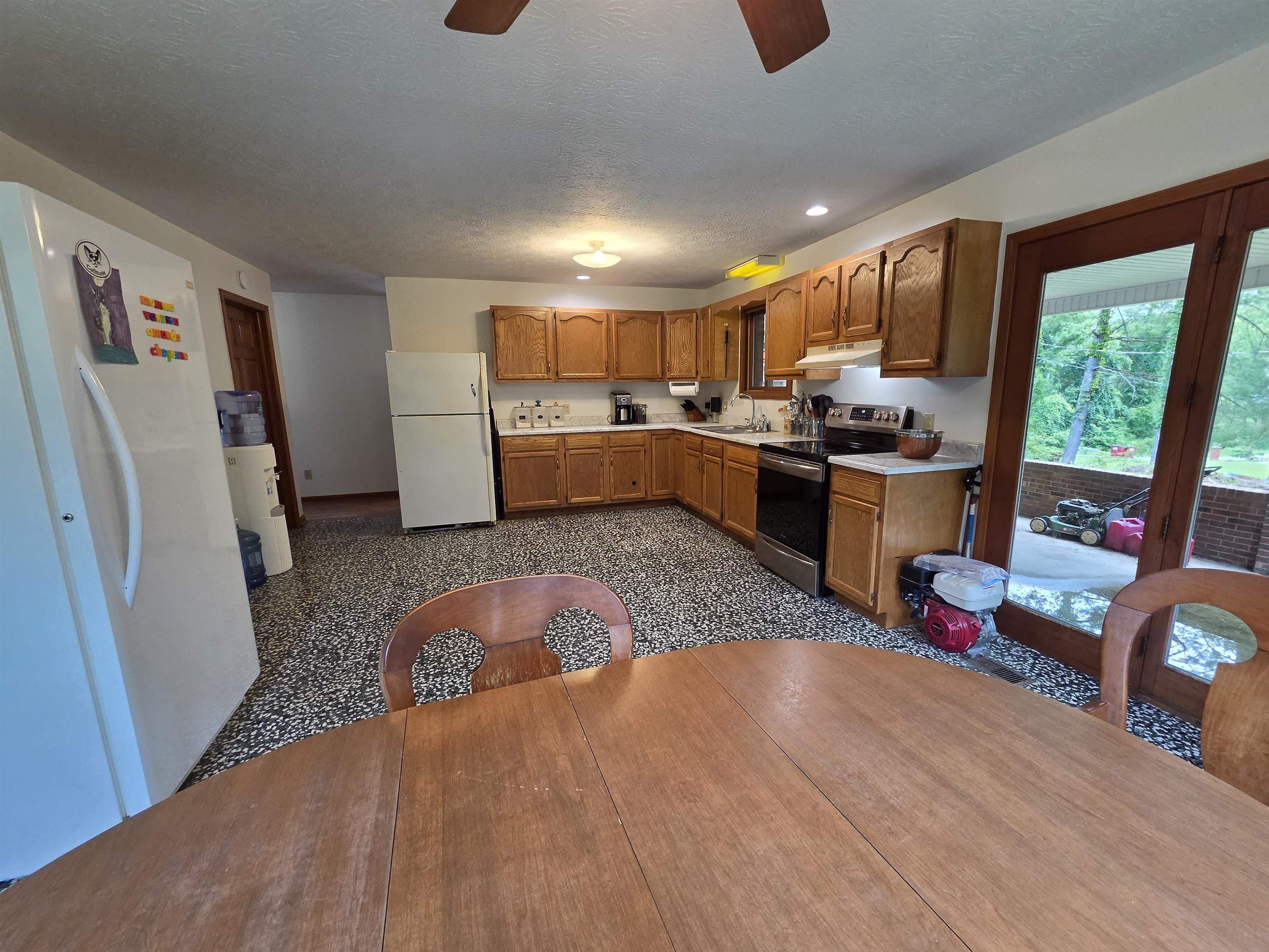 https://zimg.paragon.ice.com/ParagonImages/Property/PH/AABRKY/60945/13/0/0/65e7599bc2de3d9c1e787cf5b24699c5/0/132d41b8ef528d8dfe6136fc277a5ded/60945-536a0a1e-7f79-4097-ac3e-2afa14f028b3.JPG