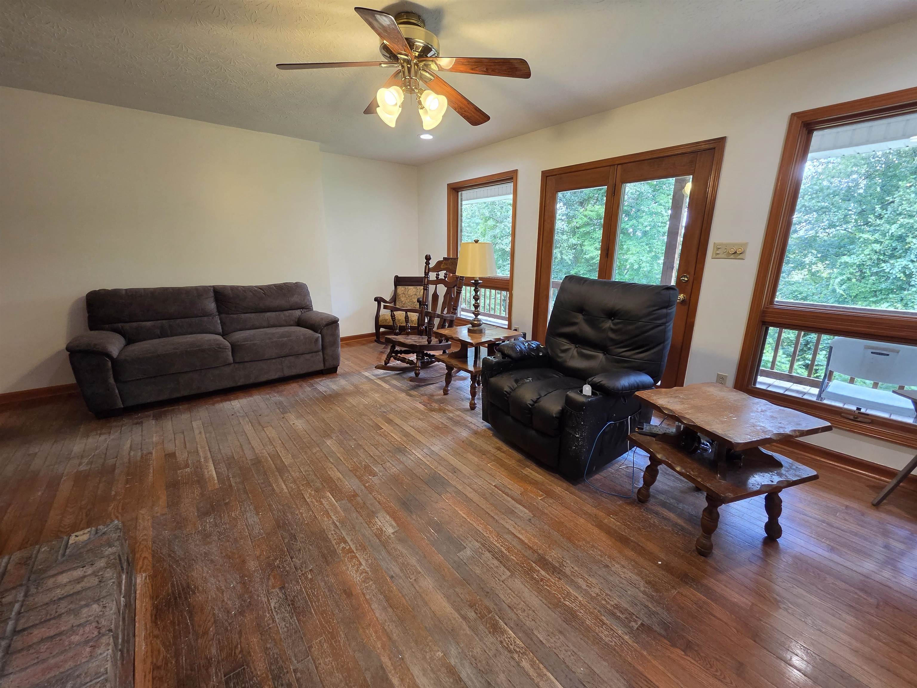 https://zimg.paragon.ice.com/ParagonImages/Property/PH/AABRKY/60945/4/0/0/8299e61d57adc2a3e1adab28f84821df/0/132d41b8ef528d8dfe6136fc277a5ded/60945-dab30d24-5655-4d3a-9656-77d2cc492e11.JPG