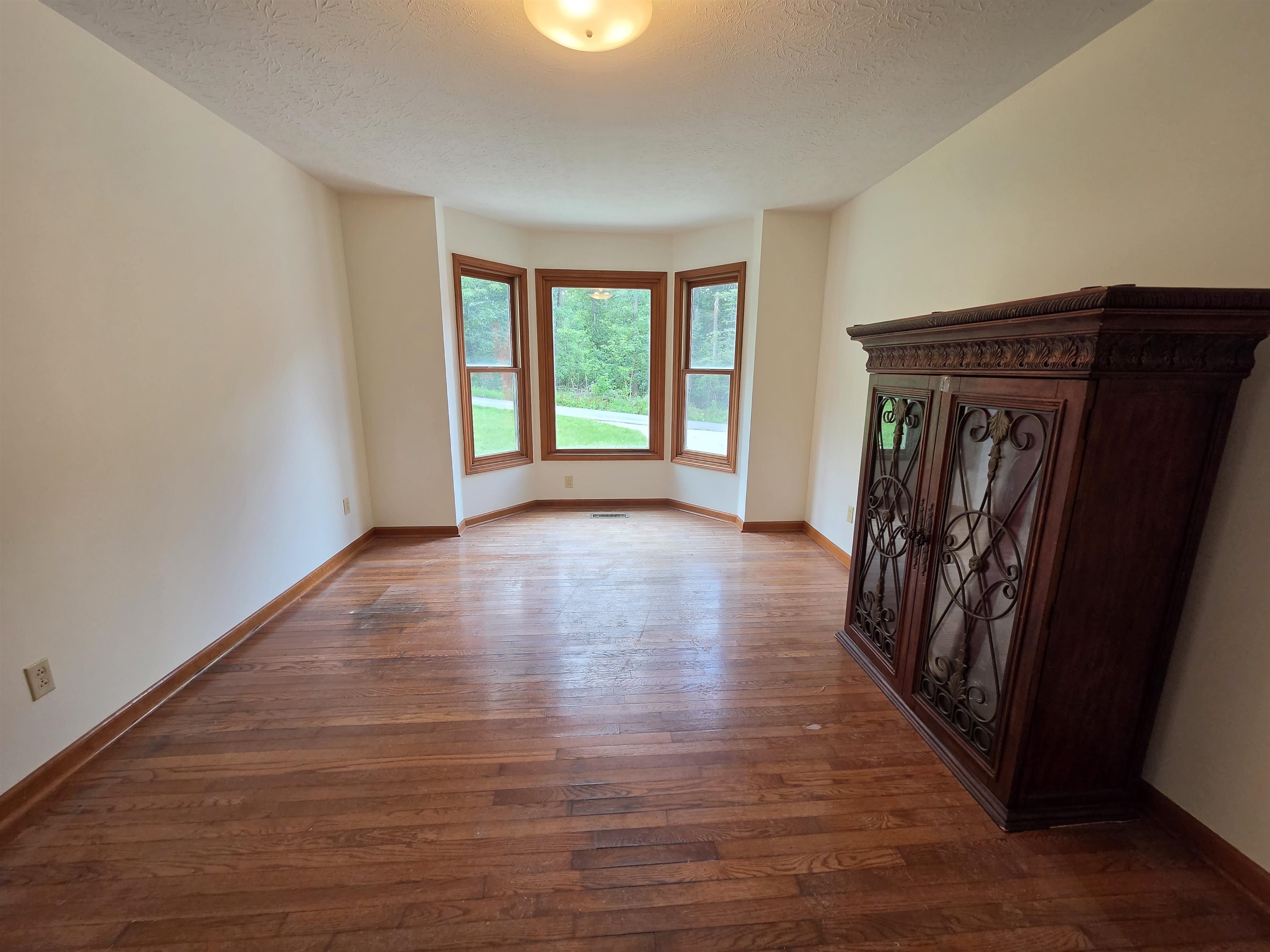 https://zimg.paragon.ice.com/ParagonImages/Property/PH/AABRKY/60945/9/0/0/11d34838e91bdd8c6ac060751cae7152/0/132d41b8ef528d8dfe6136fc277a5ded/60945-58971e3e-bd42-4d9d-90ab-a3dbefe867cc.JPG