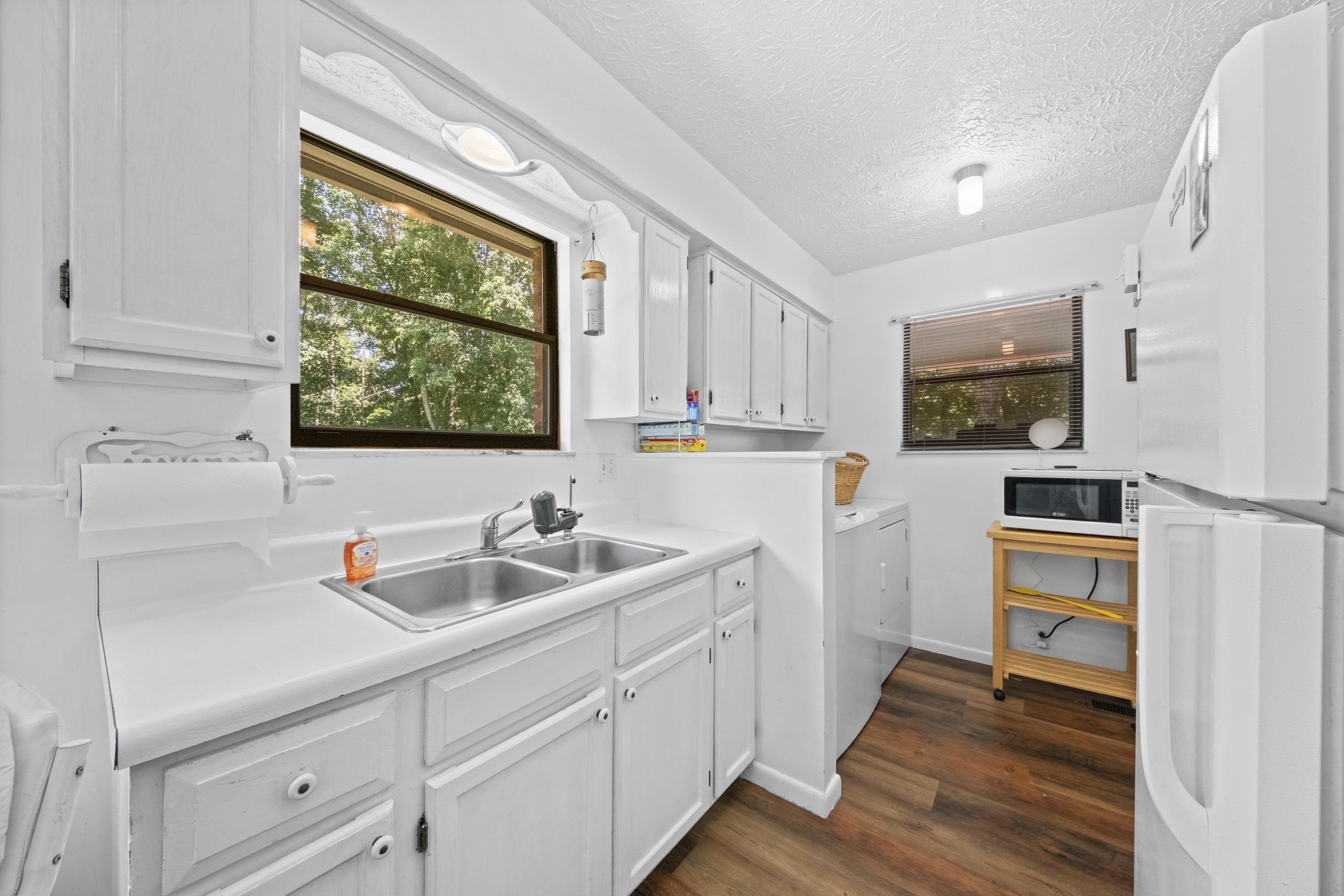 https://zimg.paragon.ice.com/ParagonImages/Property/PH/AABRKY/60954/10/0/0/c7860de6bbb2399567a8317f1ffca3ae/0/58e43c70d79bcaea1f532c293133e91c/60954-506fa50d-440d-4111-8fa3-b96784dcd9e3.JPG