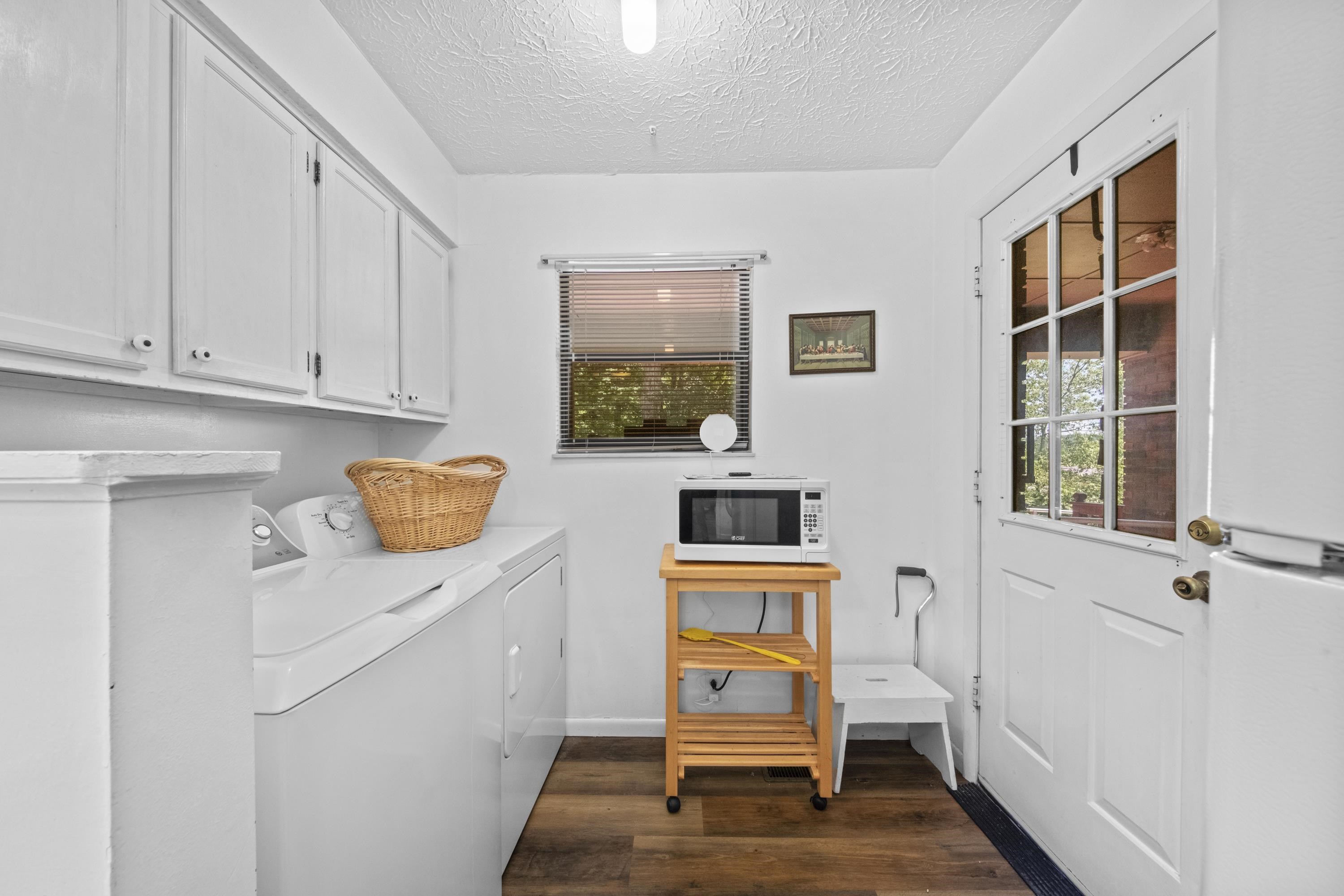 https://zimg.paragon.ice.com/ParagonImages/Property/PH/AABRKY/60954/11/0/0/3b3b3cc406e2e1dafa480532c2f365eb/0/58e43c70d79bcaea1f532c293133e91c/60954-b3dd06c2-3063-4ee6-ad33-055965f0f714.JPG