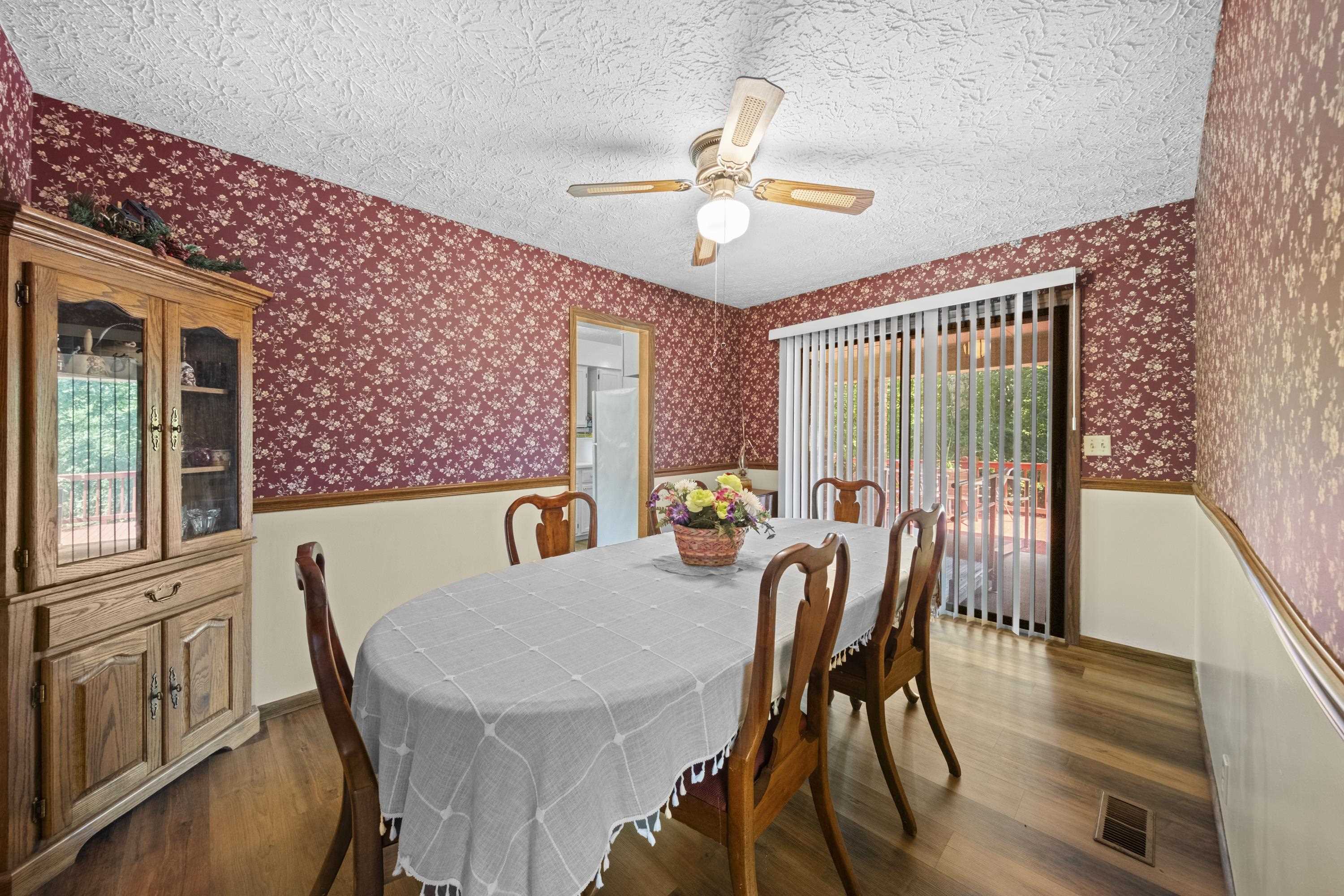 https://zimg.paragon.ice.com/ParagonImages/Property/PH/AABRKY/60954/13/0/0/e4fa5aa02767759303ad5aff63fe2d7a/0/58e43c70d79bcaea1f532c293133e91c/60954-496fd23a-13aa-4328-baf3-673df585653f.JPG