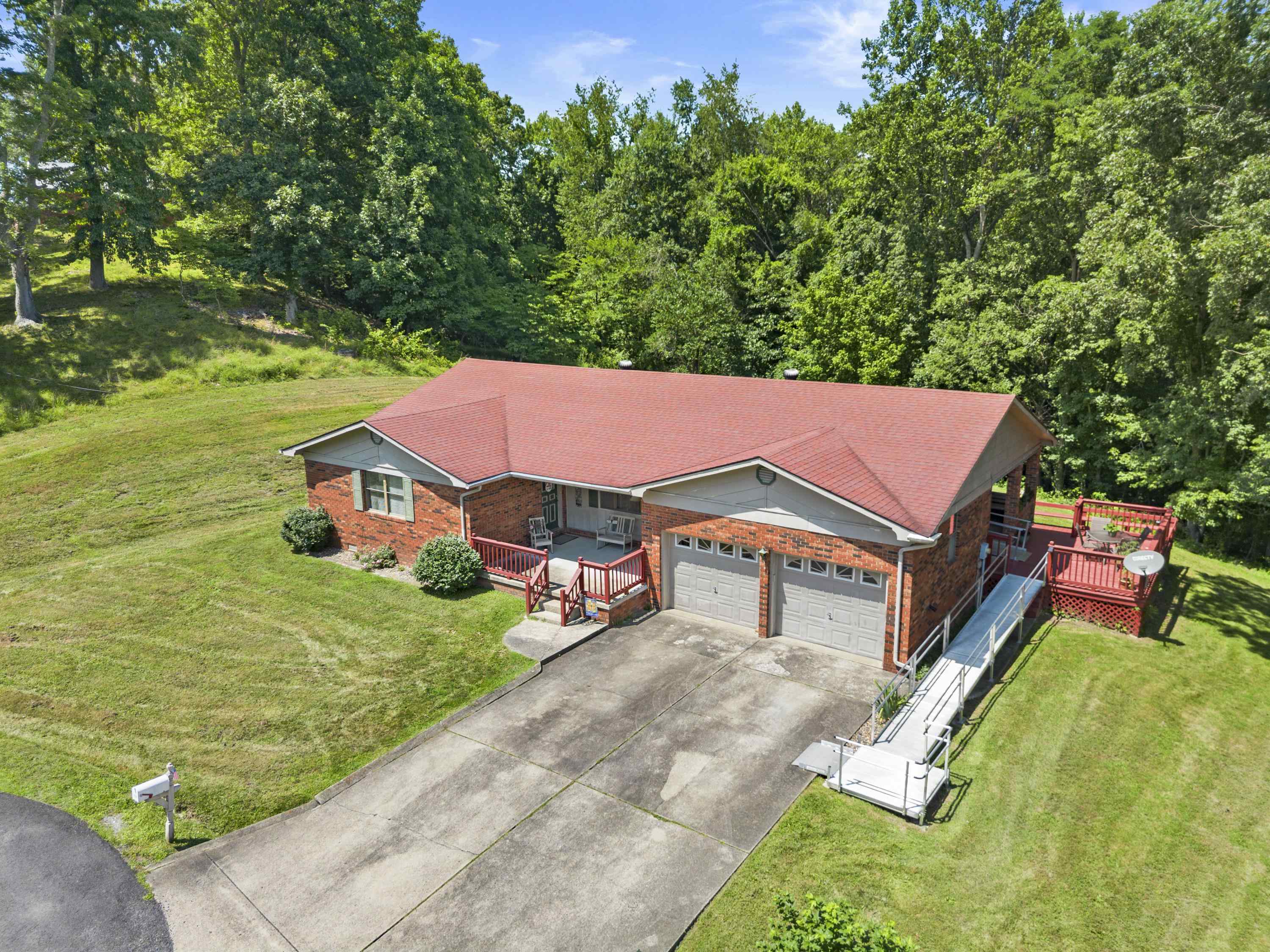 https://zimg.paragon.ice.com/ParagonImages/Property/PH/AABRKY/60954/2/0/0/ed36b65a9ed61844b6b9ab286abb3d39/0/58e43c70d79bcaea1f532c293133e91c/60954-629a0d5e-9bc7-4b3f-a7d4-762132c64719.JPG
