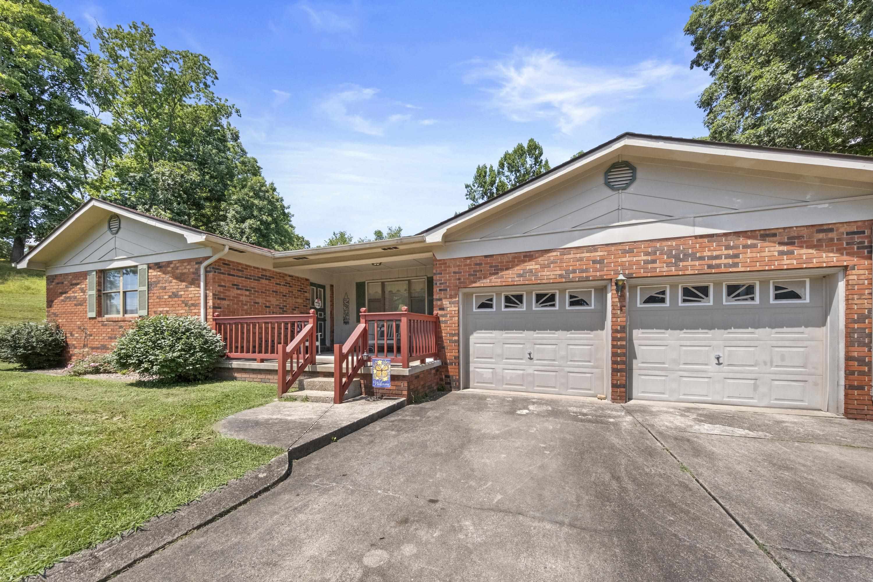 https://zimg.paragon.ice.com/ParagonImages/Property/PH/AABRKY/60954/3/0/0/19acdba28cd910c0e8d25fe97c986ad0/0/58e43c70d79bcaea1f532c293133e91c/60954-ec36b375-cf5c-431f-8da5-a827656ab23b.JPG