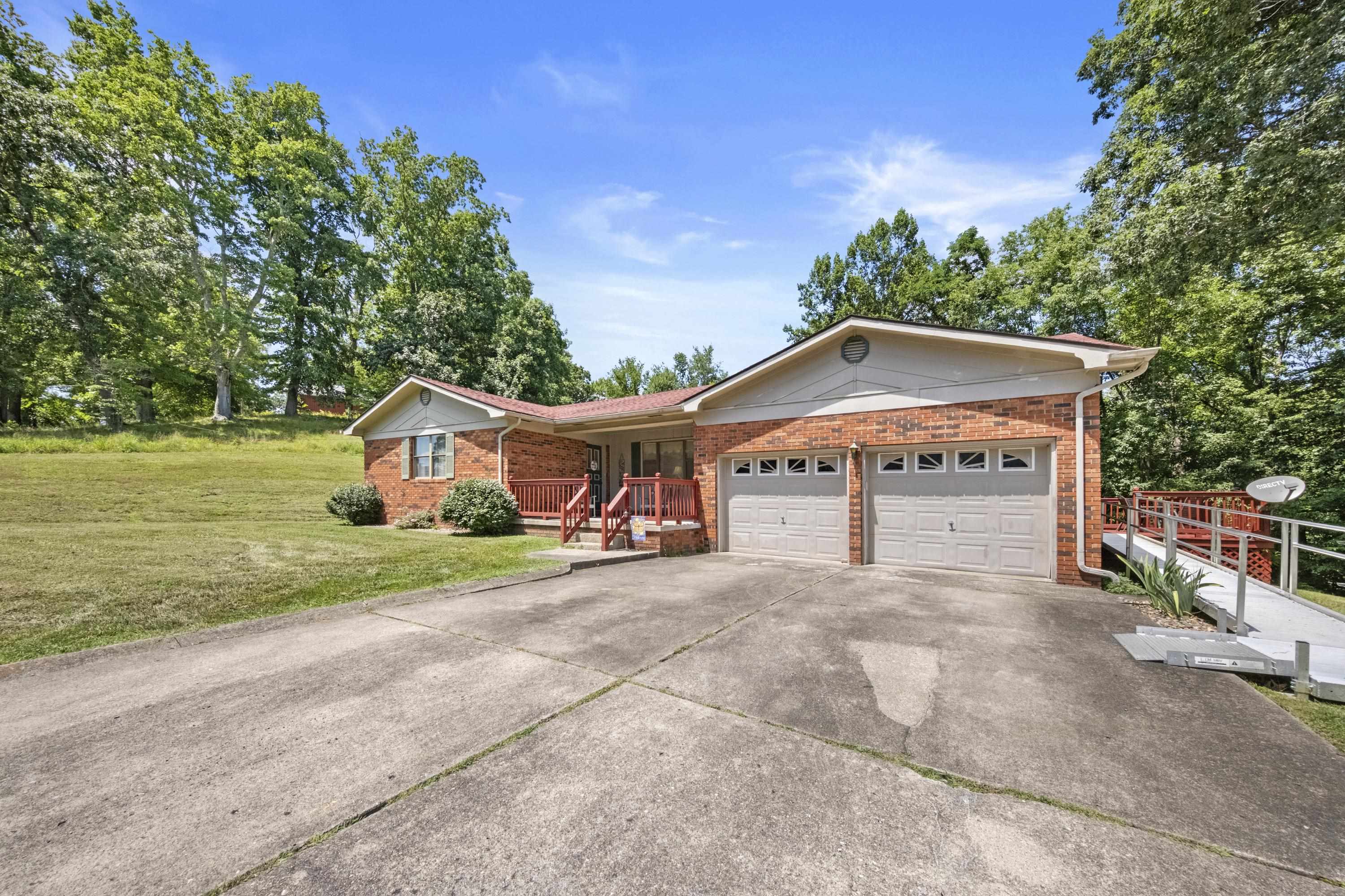 https://zimg.paragon.ice.com/ParagonImages/Property/PH/AABRKY/60954/4/0/0/5afa48c8f7000cf0a7ac7b92134f5bd6/0/58e43c70d79bcaea1f532c293133e91c/60954-ef8a7a03-6ef7-4509-8ef0-7382b476cfc6.JPG