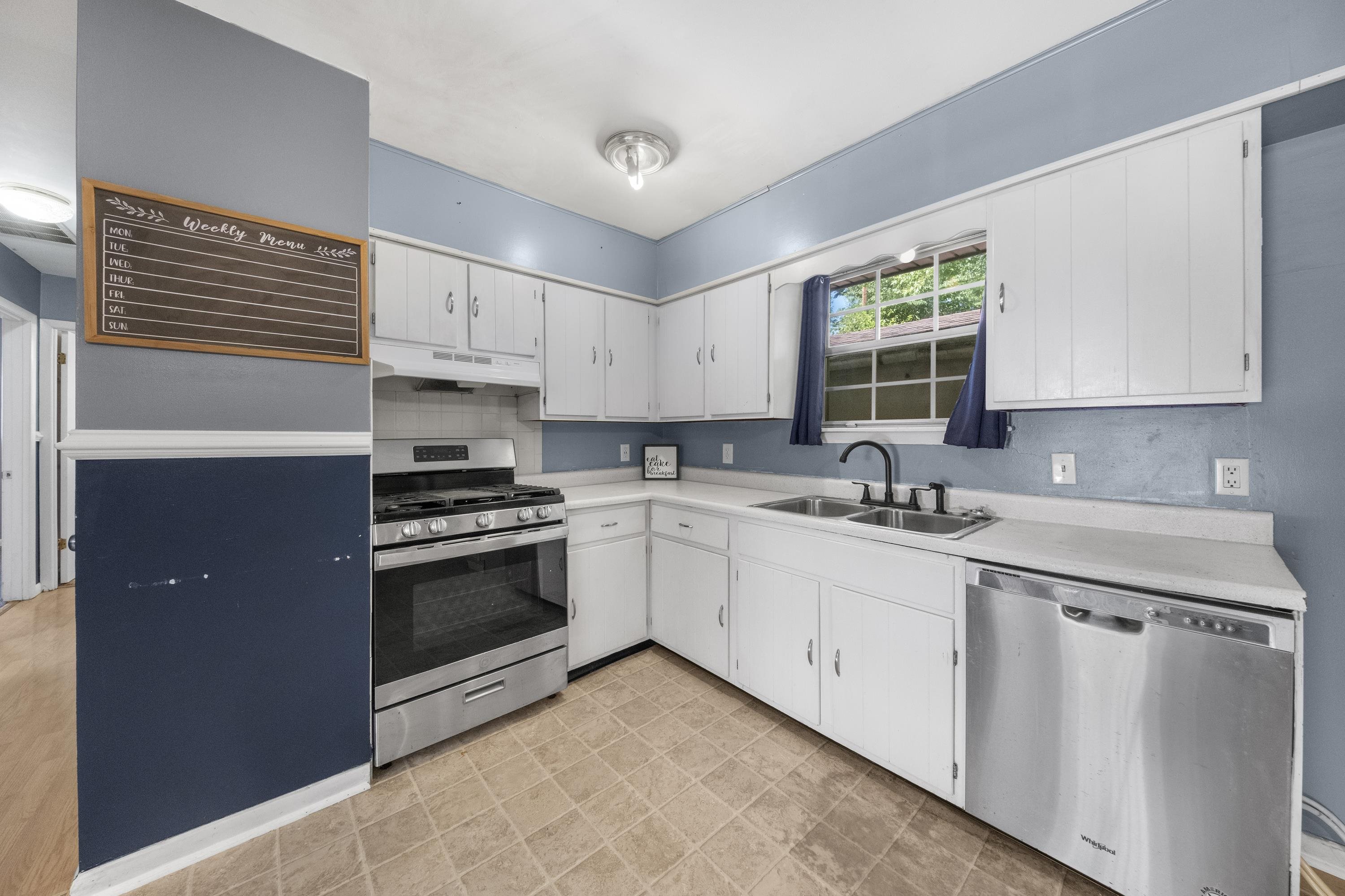 https://zimg.paragon.ice.com/ParagonImages/Property/PH/AABRKY/60957/10/0/0/1f1872943ac292fa747bfca2a93f6c93/0/63585175c3adb315b6a925928f70f199/60957-e7a4fdc0-ee6f-4e66-8de8-d0aaa180163c.JPG