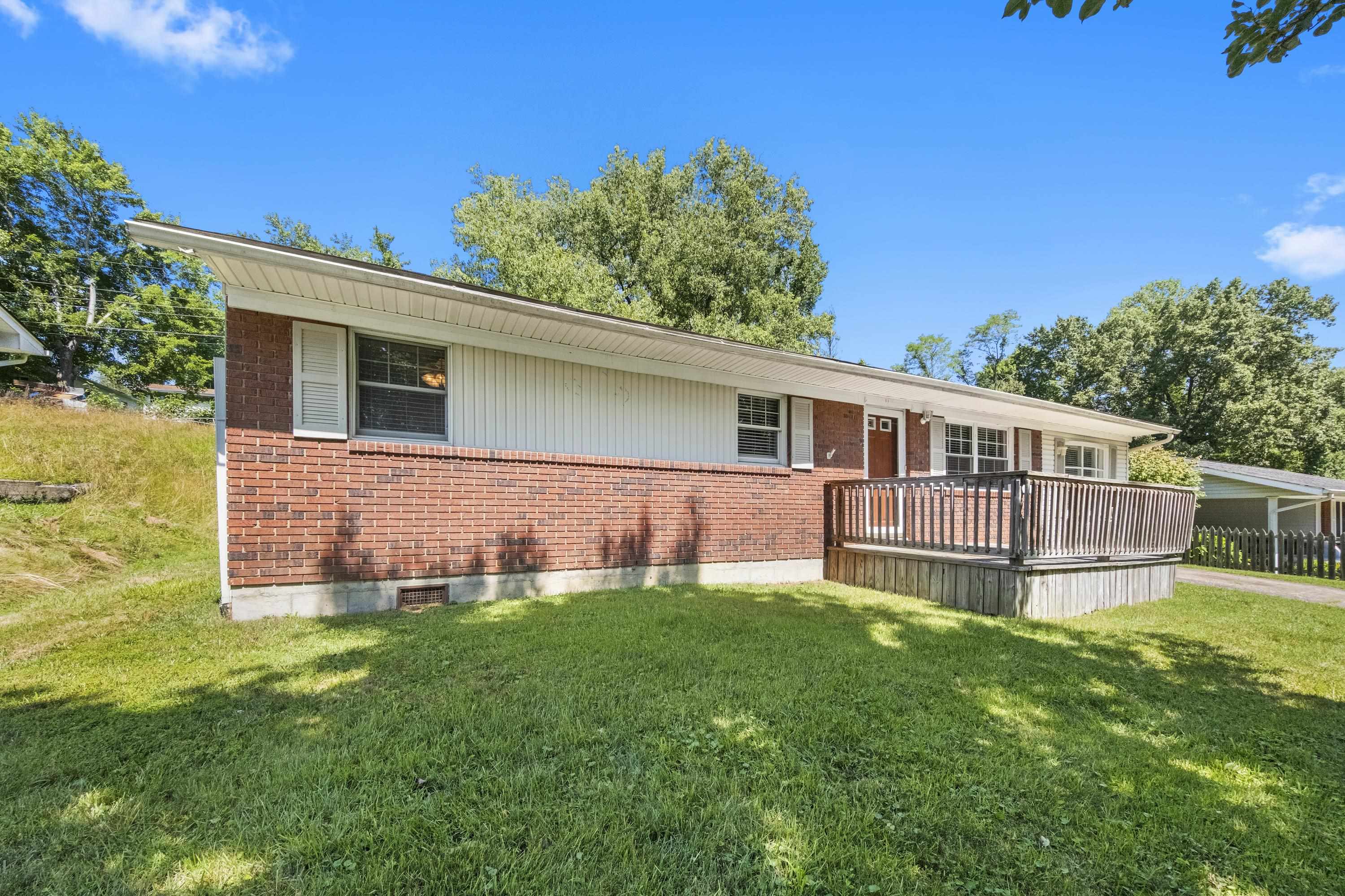 https://zimg.paragon.ice.com/ParagonImages/Property/PH/AABRKY/60957/3/0/0/ed6a874216b64408da09fbd83f2d4c67/0/63585175c3adb315b6a925928f70f199/60957-6f4a4672-f43f-4079-8a1a-e21e1eadac09.JPG