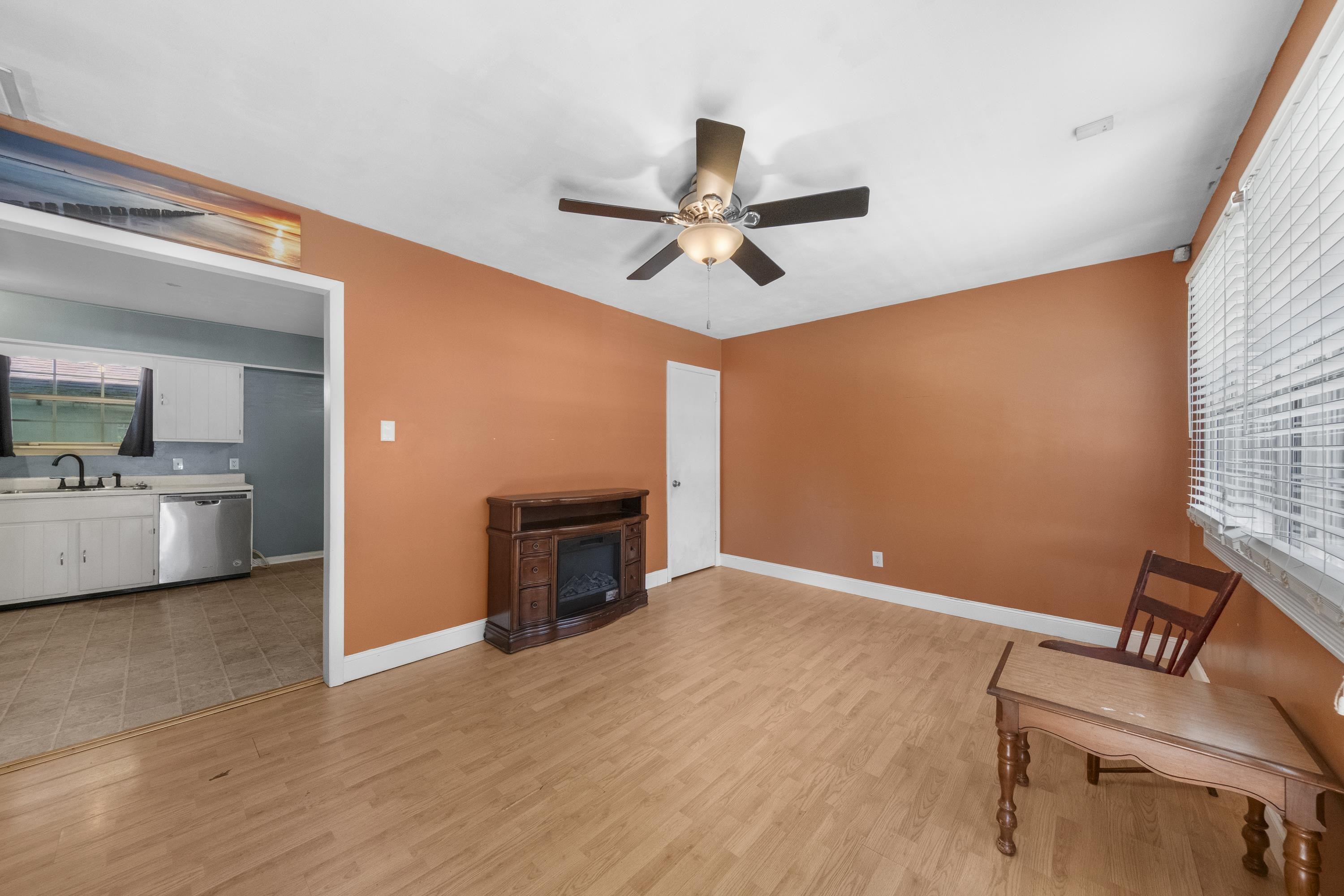 https://zimg.paragon.ice.com/ParagonImages/Property/PH/AABRKY/60957/6/0/0/c1bdf893ec67bd5aac1b5780723556ea/0/63585175c3adb315b6a925928f70f199/60957-4882e61f-0bd0-4cc8-9fec-6dc0444416ed.JPG