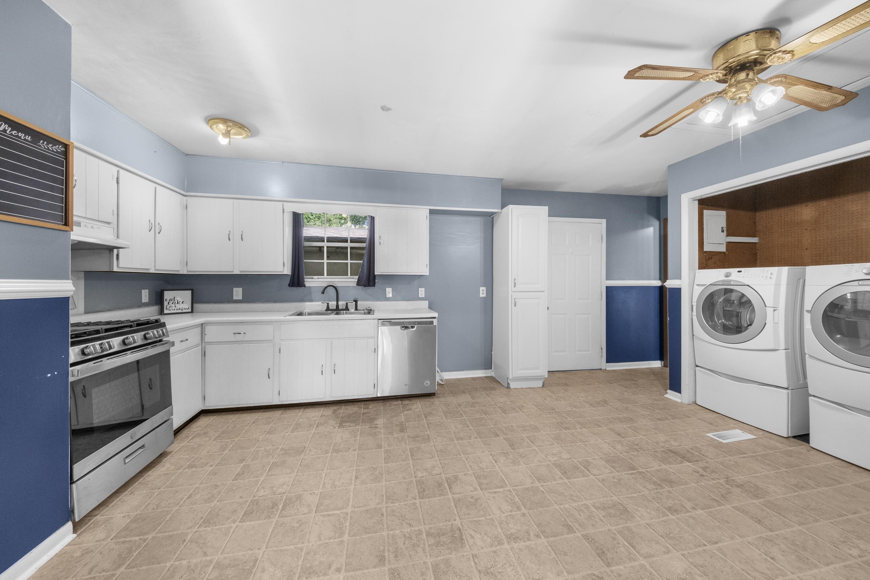 https://zimg.paragon.ice.com/ParagonImages/Property/PH/AABRKY/60957/7/0/0/a3dd0930879368b8e4d6df78b937d515/0/63585175c3adb315b6a925928f70f199/60957-144d95be-bbba-4fe9-83ea-27d8a359fbc1.JPG
