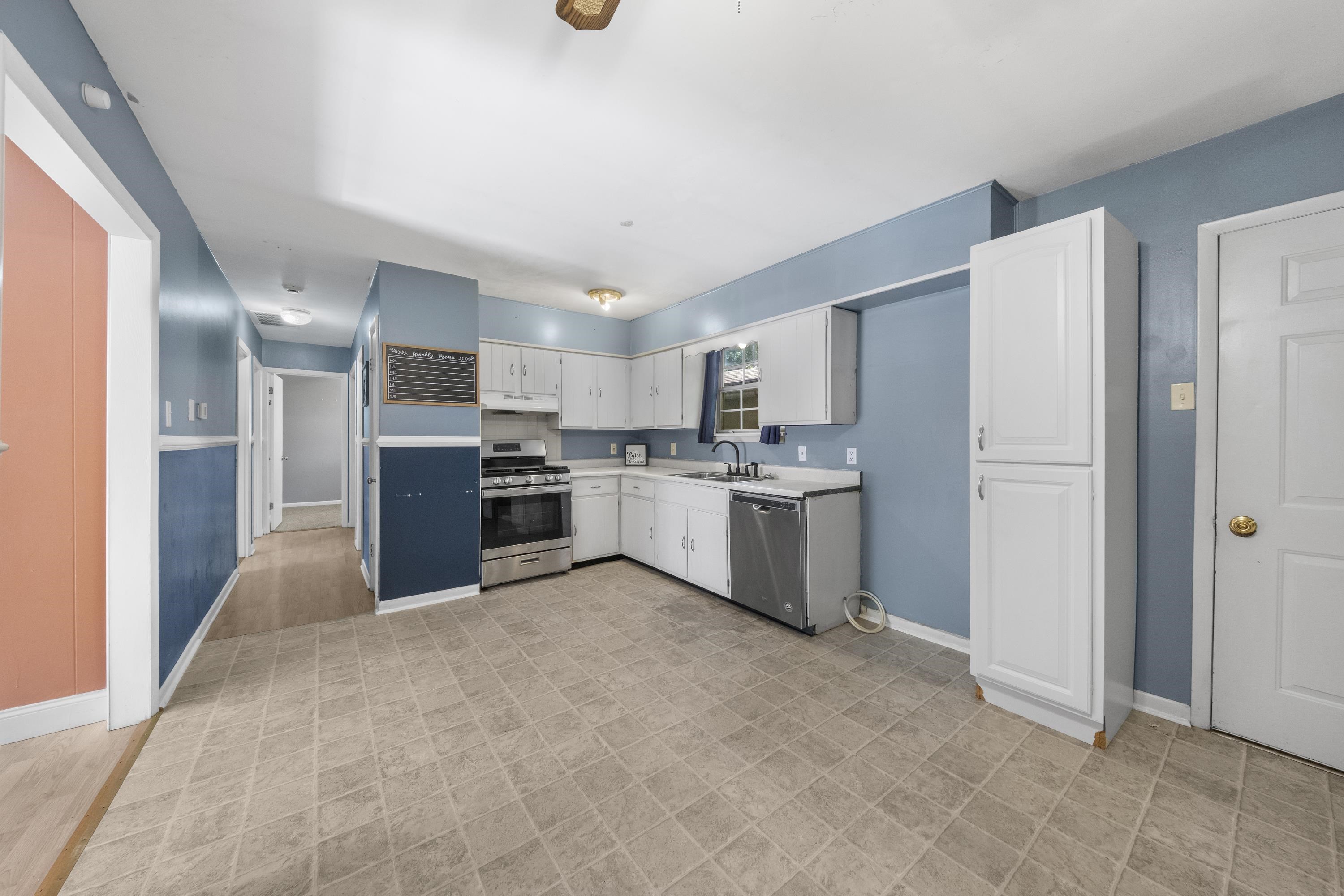 https://zimg.paragon.ice.com/ParagonImages/Property/PH/AABRKY/60957/9/0/0/10253a483de484529c7cfc5800c162c9/0/63585175c3adb315b6a925928f70f199/60957-b808075f-488e-468d-9375-1505783fe89d.JPG