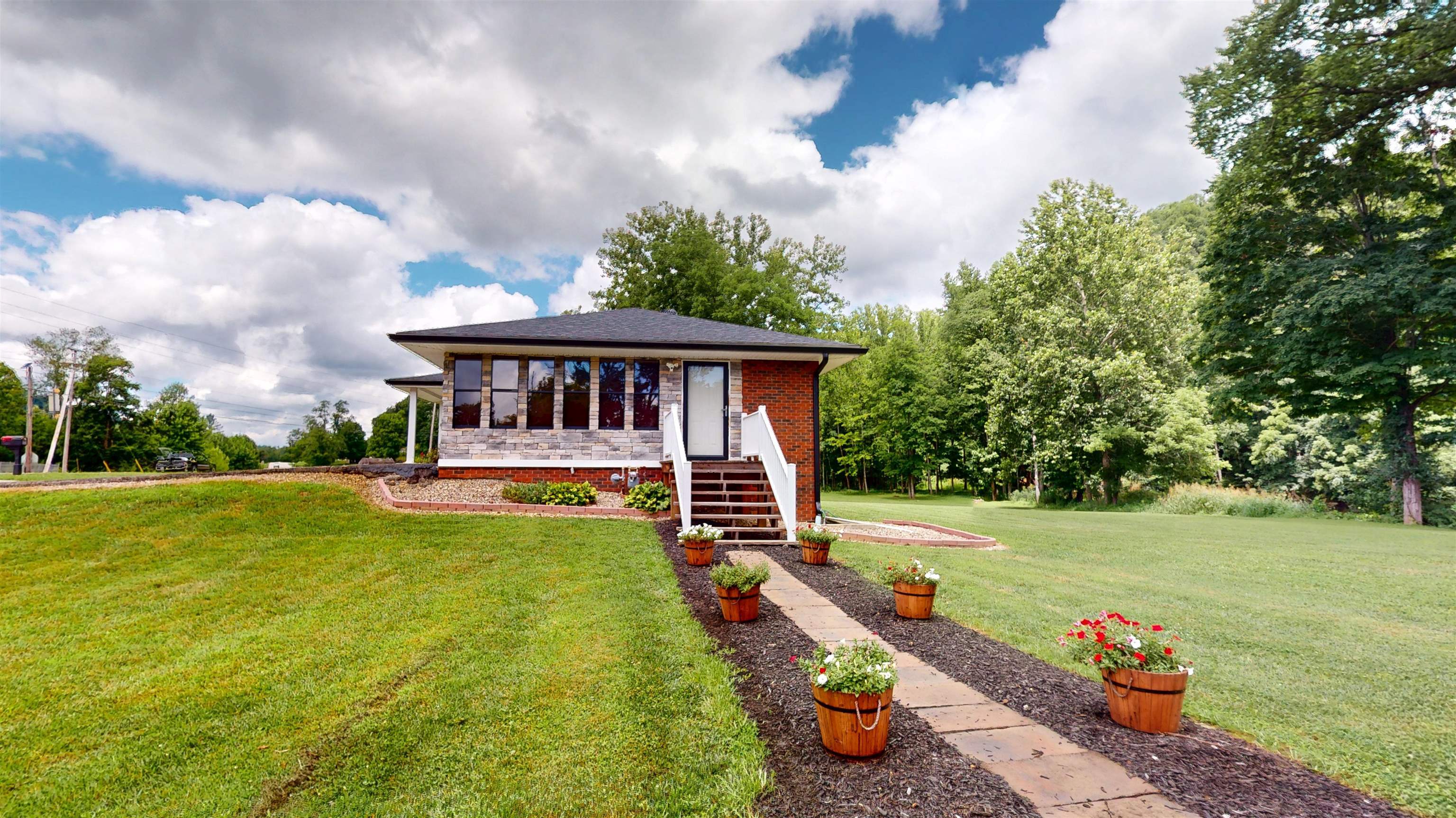 https://zimg.paragon.ice.com/ParagonImages/Property/PH/AABRKY/60958/1/0/0/516080046f2689f5ee526c7d402e229f/0/558d2386d14a879cc7df14a1aaf24b85/60958-11687ca5-9c3b-4d80-a16f-9c0d6e3bcdb5.JPG