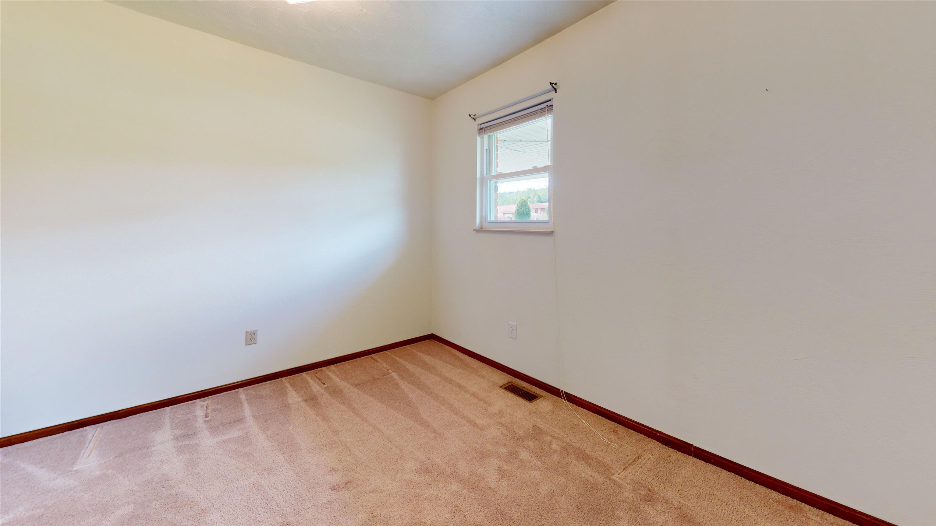 https://zimg.paragon.ice.com/ParagonImages/Property/PH/AABRKY/60958/11/0/0/ecec47dab11757b5d656cd13f14aae8b/0/558d2386d14a879cc7df14a1aaf24b85/60958-eef58cfa-854b-42fb-809d-112fc2fb4e11.JPG