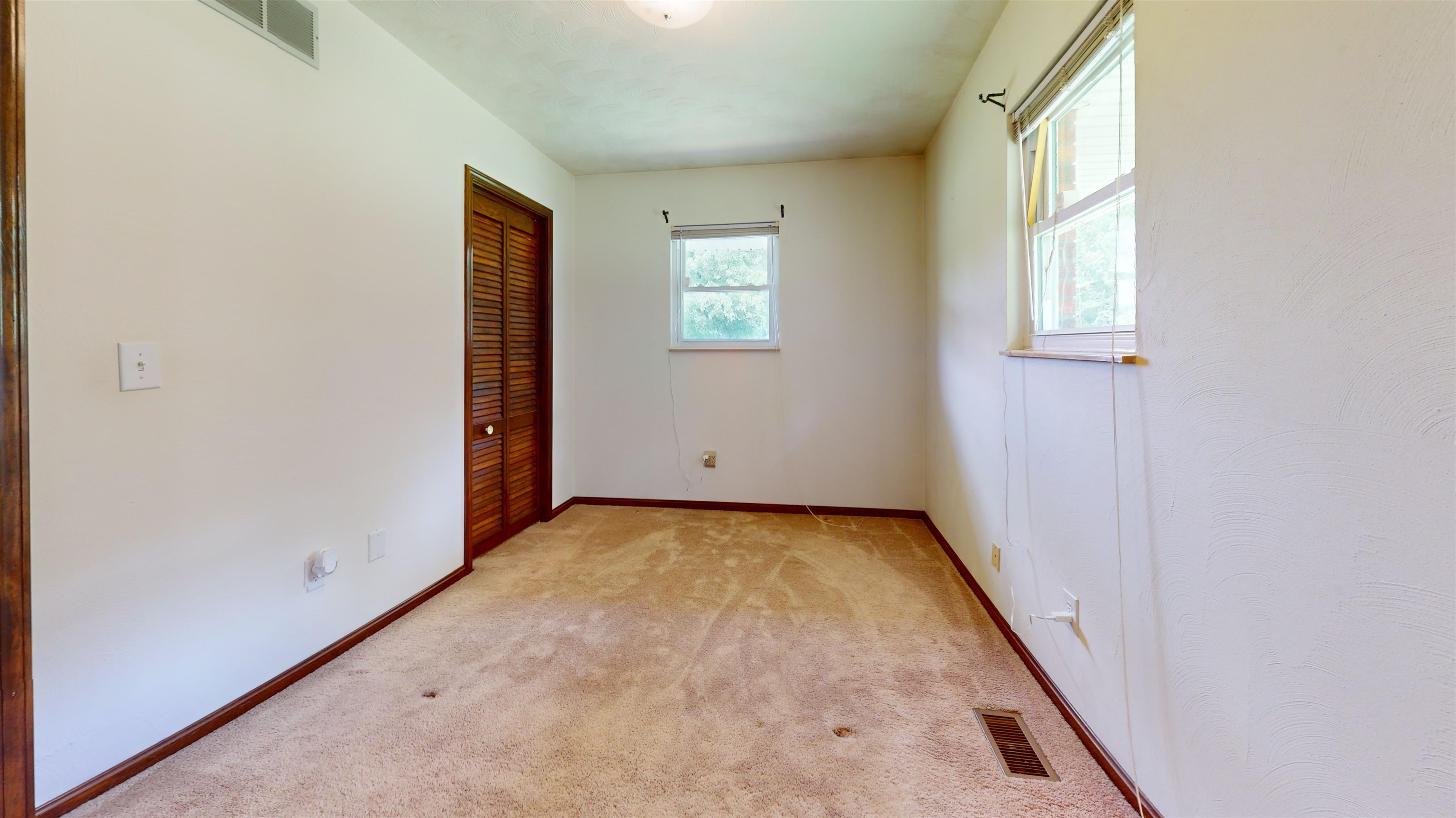 https://zimg.paragon.ice.com/ParagonImages/Property/PH/AABRKY/60958/8/0/0/7bd136ade6ae27eb2a628514495c681a/0/558d2386d14a879cc7df14a1aaf24b85/60958-4a2419a9-b505-4f42-a87b-f0d4aa5c97a2.JPG