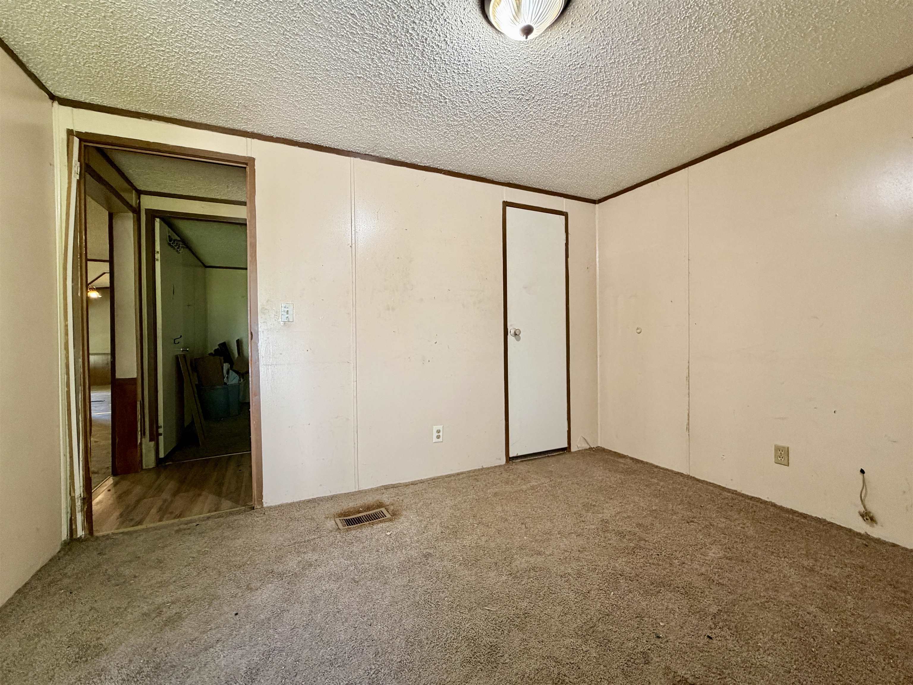 https://zimg.paragon.ice.com/ParagonImages/Property/PH/AABRKY/60961/12/0/0/dcf2a951ab3707d2171083f2dbb470ac/0/f24b847fa1f342e8c9cb2511175306b1/60961-c723730d-57bf-4de8-8989-3621b46eaaf6.JPG